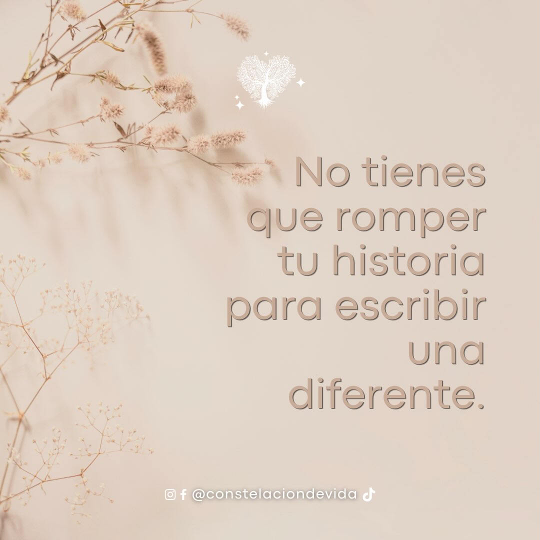 Nuestra historia forma parte de nosotros, pero no tiene por qué convertirse en una sentencia.
A veces creemos que para avanzar necesitamos olvidar lo que vivimos, alejarnos de todo lo que nos recuerda el pasado o empezar completamente desde cero.
Pero sanar puede ser algo diferente.
Puede ser mirar nuestra historia con nuevos ojos. Reconocer lo que nos dolió, comprender lo que aprendimos y observar aquellos patrones que quizá seguimos repitiendo sin darnos cuenta.
Desde la terapia sistémica, mirar hacia nuestra historia familiar puede ayudarnos a comprender algunas de las formas en las que hoy nos relacionamos, tomamos decisiones o enfrentamos determinadas situaciones.
No para encontrar culpables.
No para cambiar lo que ya ocurrió.
Sino para comenzar a distinguir qué queremos conservar y qué estamos listos para transformar.
Porque quizá no necesitas romper con tu historia.
Quizá necesitas reconciliarte con ella lo suficiente para dejar de vivirla en automático.
Tu pasado puede explicar parte de tu camino, pero no tiene que decidir hacia dónde vas.
✨ ¿Hay algo de tu historia que hoy estás intentando transformar? Cuéntamelo en los comentarios. Te leo. 🤍
🌐 constelaciondevida•com
🔮 Agenda tu sesión enlace en el perfil
📩📲 55 4453 509
#TerapiaSistémica #ConstelacionesFamiliares #PatronesFamiliares #SanaciónEmocional #Autoconocimiento