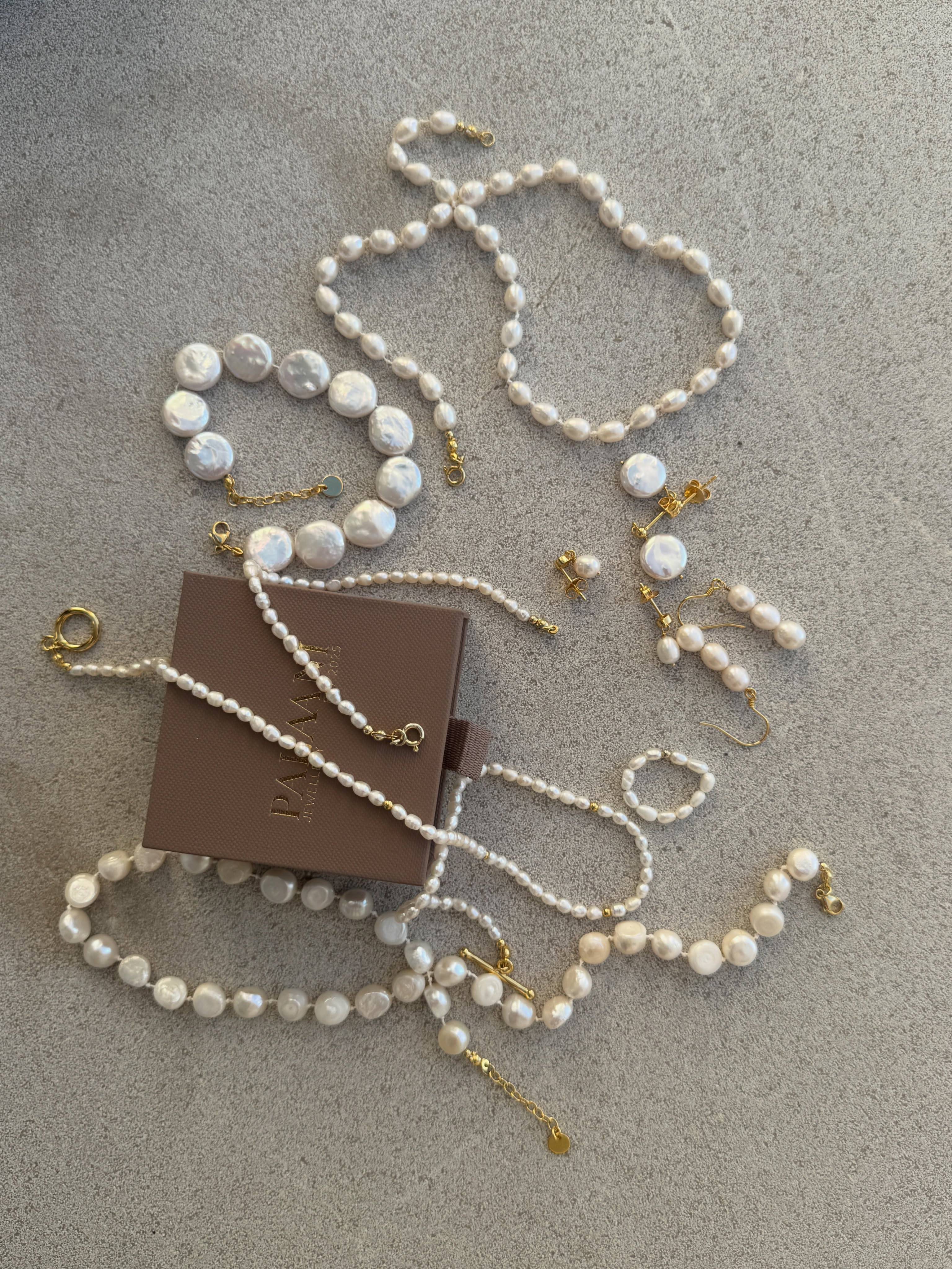 all my staple pieces in one picture jewellery I brought to greece🤍
#JewelleryEdit #JewelleryEssentials #EverydayJewellery #GoldJewellery #summerjewellery