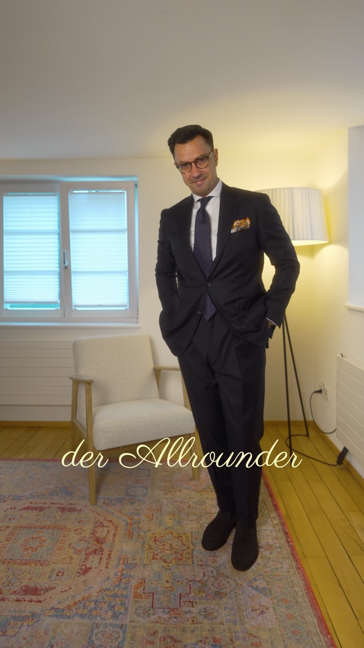 Handwerk & Qualität
Klassischer blauer Anzug mit elegantem Fischgrat.
Ein echter Allrounder.
Gefertigt aus einem 110’s von Vitale Barberis Canonico. Robust, schön zu tragen, zeitlos gut.
Ein Stoff, der jeden Tag überzeugt.
@shibumifirenze @vitalebarberiscanonico1663
#massanzug #massanzugzürich #masshemd #bespoke #tailormade