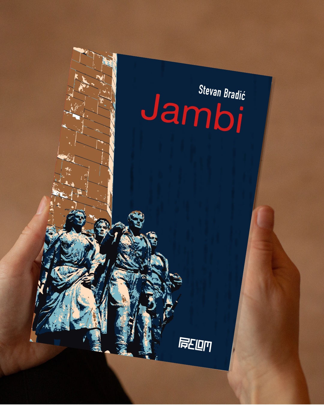 📚 JAMBI / Stevan Bradić
Zbirka pesama Jambi spaja intimno i političko, lično i kolektivno, prošlost i budućnost.
Kroz četiri ciklusa — Sazvežđe, Opomene, Ad Pisones i Razlika i ponavljanje — pesme istražuju kako se istorijske prekretnice i društvene promene prelamaju kroz ljudske sudbine, ali i kako poezija može postati prostor otpora i nade.
Prožeti ironijom, humorom, cinizmom i oporošću, Jambi govore o klasnoj borbi, eksploataciji i zahtevima za jednakošću, otvaraju rane prošlosti i preispituju sadašnjost — postavljajući pitanje: kakvu budućnost želimo da gradimo?
Cena: 750 din.
Knjigu možete poručiti preko stranice ili putem mejla na prelom.ns@gmail.com
Poezija | 2024 | 107 strana | latinica | meki povez | 20 × 13 cm
#Jambi #StevanBradic #Prelom #Poezija #SavremenaPoezija #Knjige #NovaKnjiga