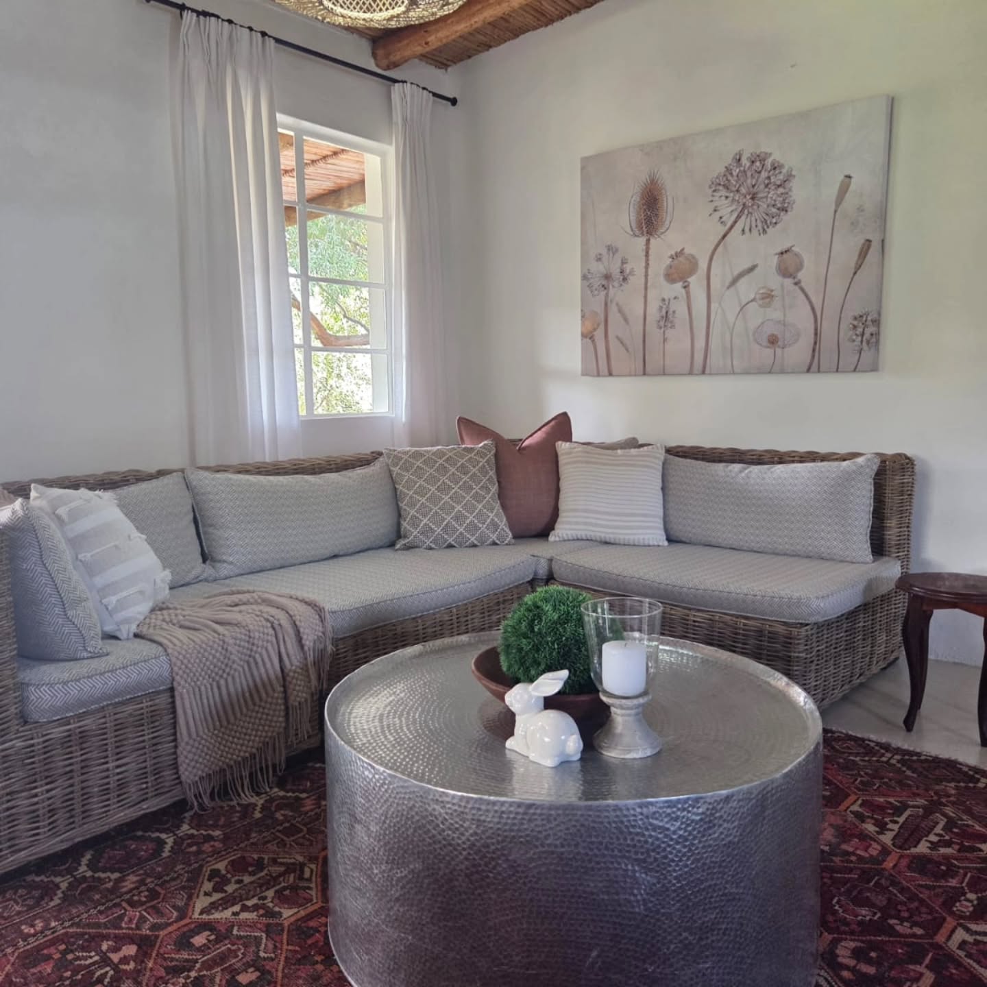 Put your feet up. Stay a while. 🤍
Because holidays aren't meant to be rushed.
A comfortable sofa, a good book, a quiet afternoon… and absolutely no reason to get up anytime soon. 😌
At the Farm Cottage, slow comes naturally.
#FarmStay #route62 #KleinKaroo #Montagu #KleinNektar
