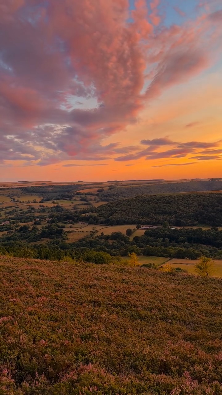 August in North Yorkshire 😍✨🌄
Where is your favourite place to watch the sunset?
📍 Easterside Hill, North York Moors
🎥 @latitude54north