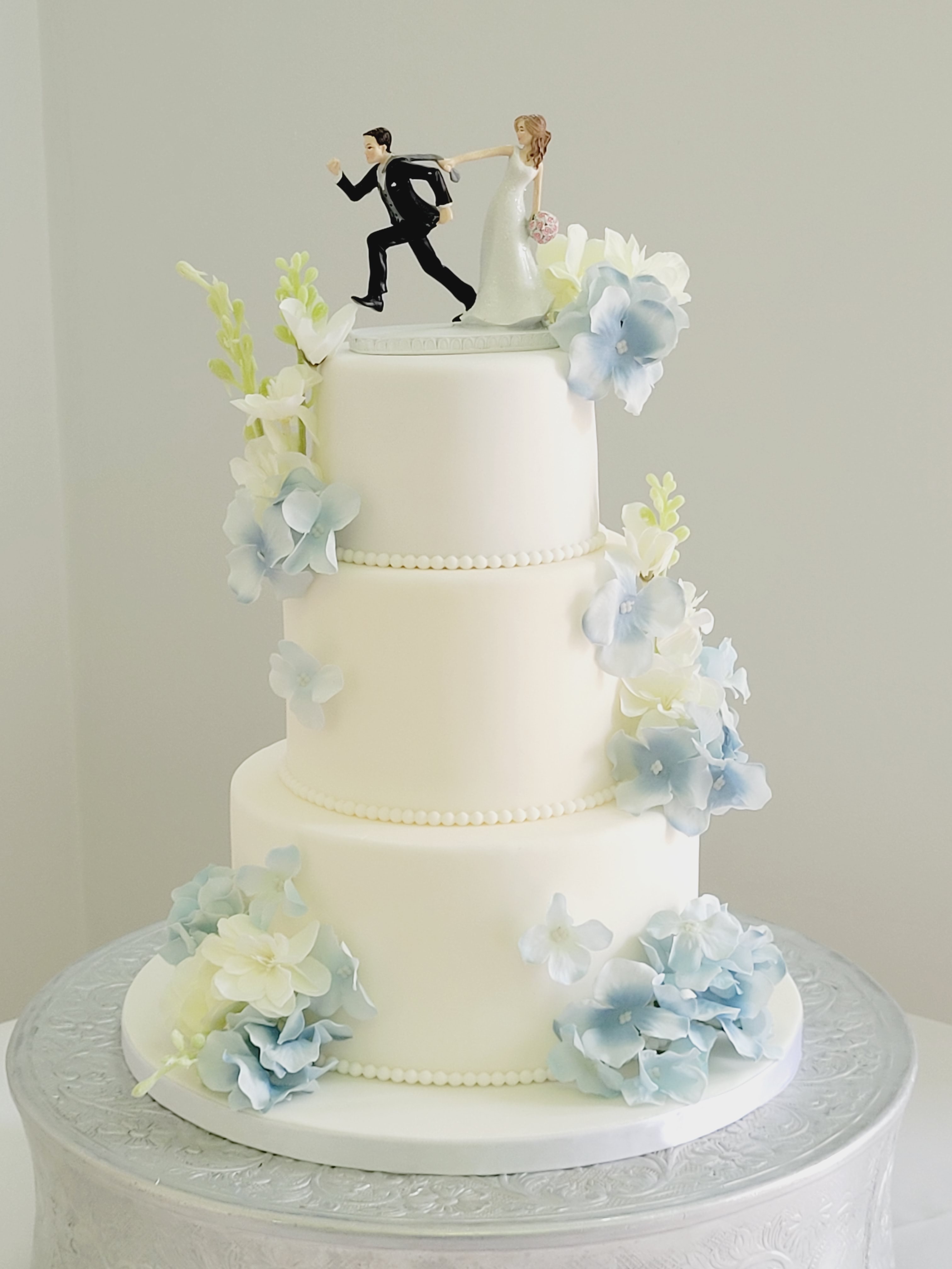 3 tiered wedding cakes highlighted with blue and cream florals. Colours matched the bride and grooms palette scheme perfectly. The setup at the hotel was beautiful as always.
We are a preferred supplier at @highfieldhall
#northwalesweddingsuppliers #northwalesweddings #welshweddings #weddingcakes