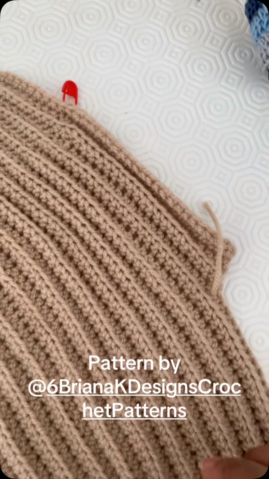 Crochet Honey Baby Pants. #crochet #crochetbabyclothes #babyshower #craft #babywear