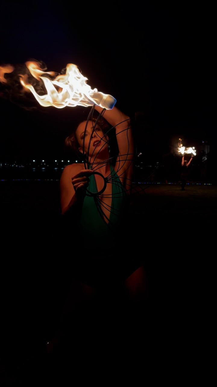 Powerful is a woman who dances in the darkness for she has flames to light her way. 🖤❤️🔥🙏
🎥: @charlie_novel 🥰
