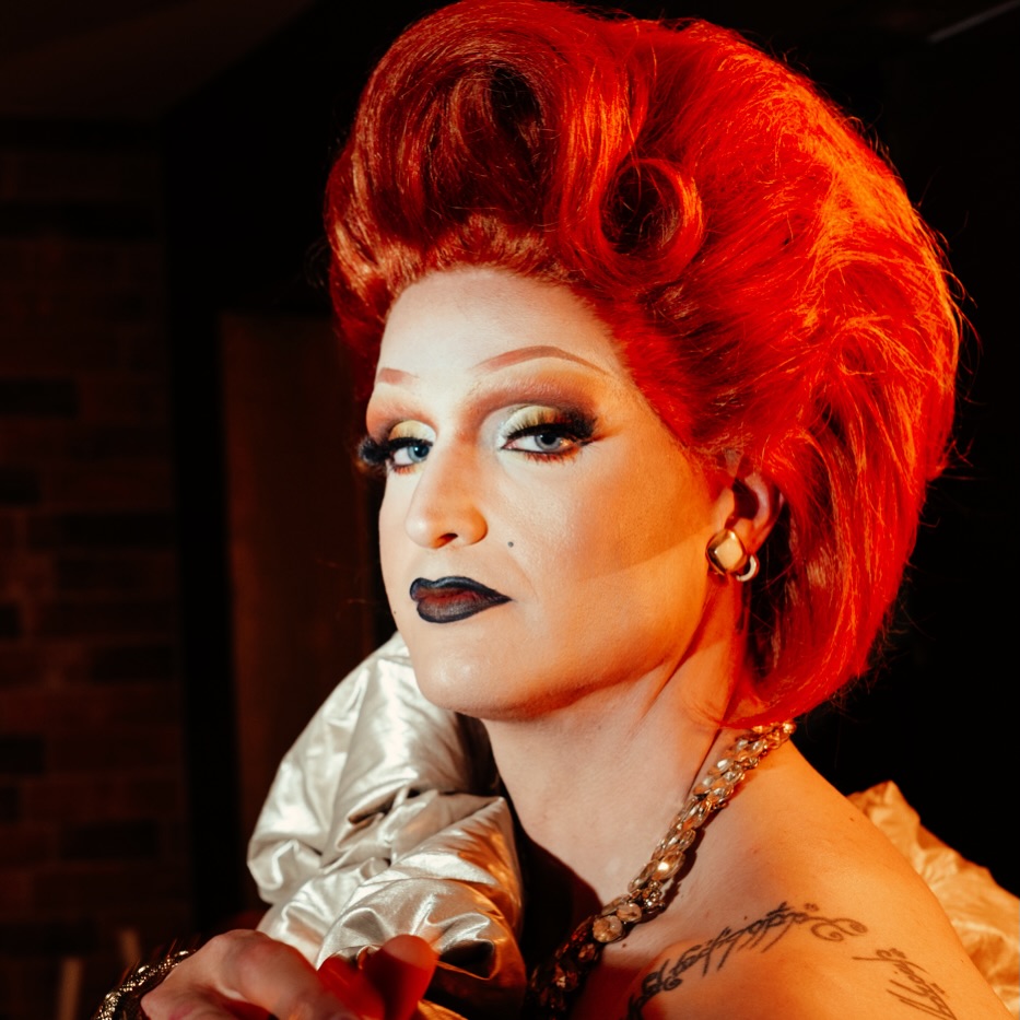 No one gave me the crown.I built it. And after a little summer hibernation, there’s only one thing left to do:
Put the damn thing back on.
#EmpressOfSwissDrag #SwissDrag #DragQueen #gay #switzerland
Pic by @steve_w_grams