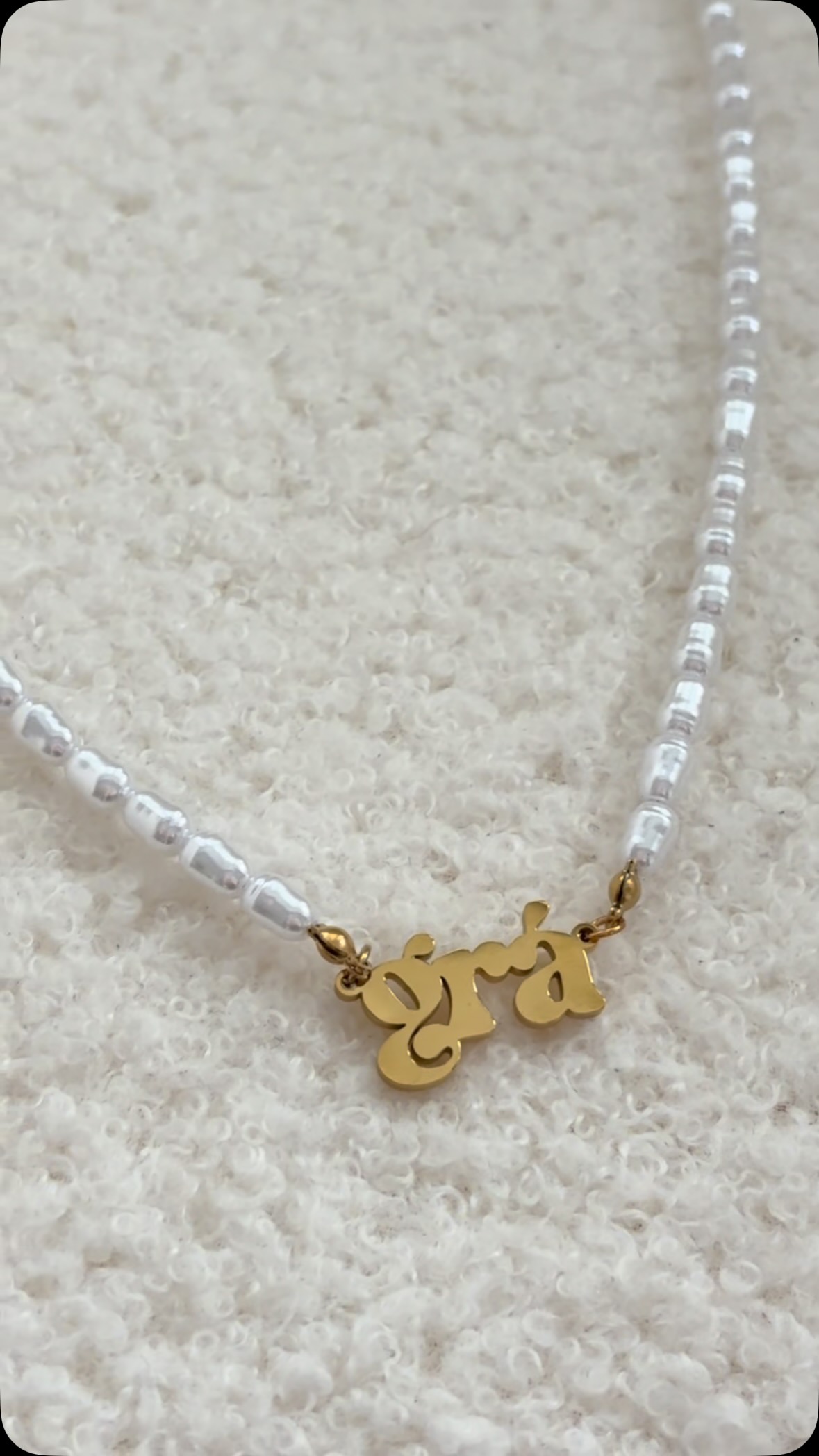 ✨ A little reminder that some words mean so much more… Grá 🤍
Our handmade Grá necklace, meaning love in Irish, the perfect little piece to wear close to your heart☘️✨