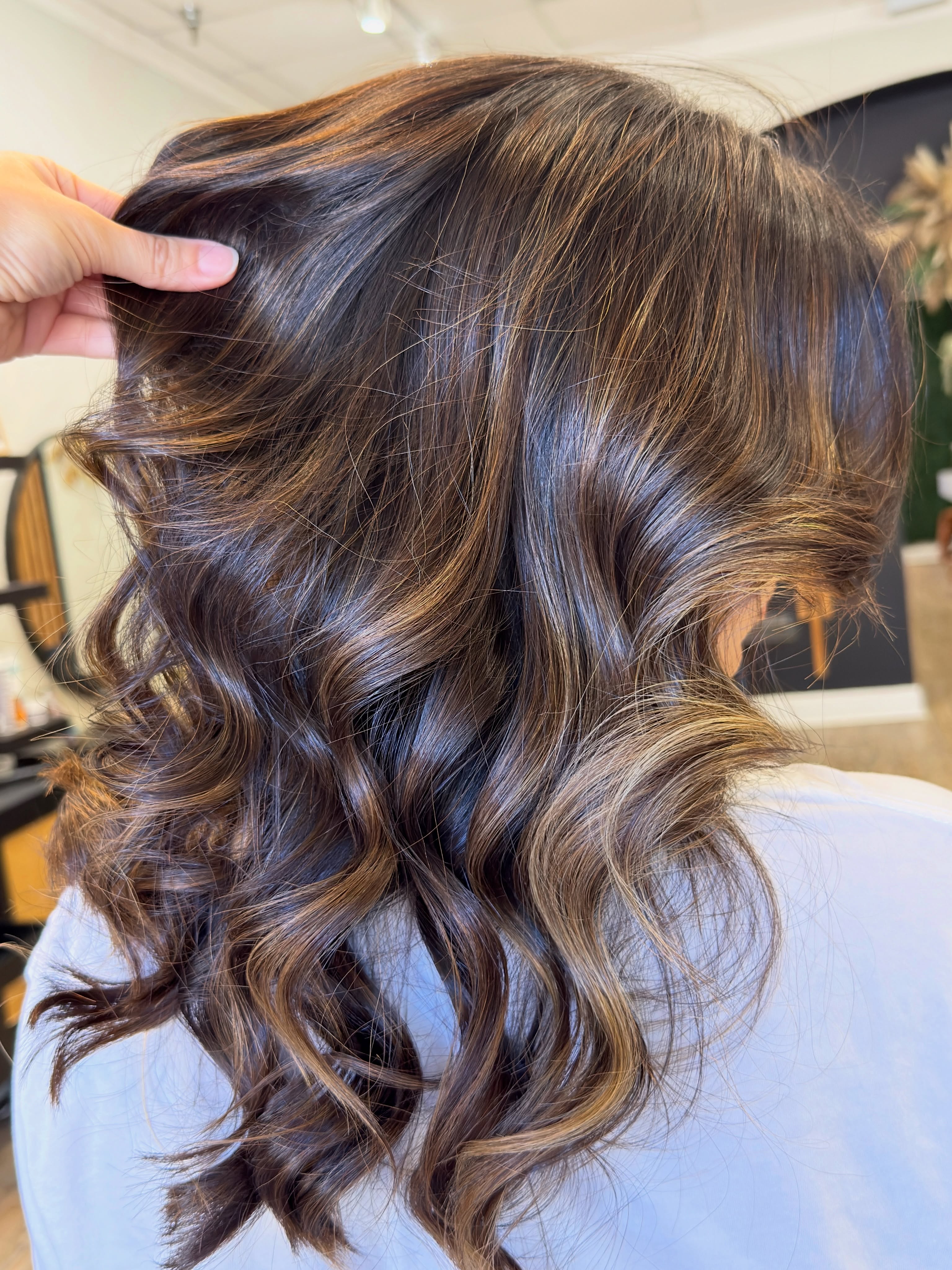 The goal: “Make me brighter, but keep it natural.” 🤌🏼
Consider it done.
A fresh balayage, plenty of dimension, and the prettiest soft blend by our girl Taylor. ✨
Come get your summer hair refreshed at B.Haute Salon in Colleyville. 🖤
#bhautesalon #colleyvilletx #hairsalon #dfwhairsalon