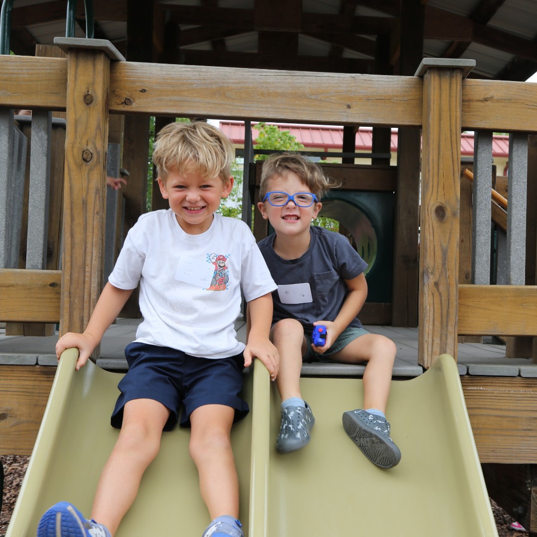 A little throwback to our Preschool and Kindergarten families gathering at the Popsicles on the Playground event. The morning was filled with fun, connection, catching up, and delicious @locopopsdurham 🍧 Our young Dragons met new friends, reconnected with peers, and made some great summer memories on the playground. 🐉💙
Thank you to everyone who joined us—and a special thank you to our amazing staff for bringing this fun event to life! 🎉
#DukeSchool #OnlyAtDukeSchool #Durham #PrivateSchool #IndependentSchool #ChapelHill