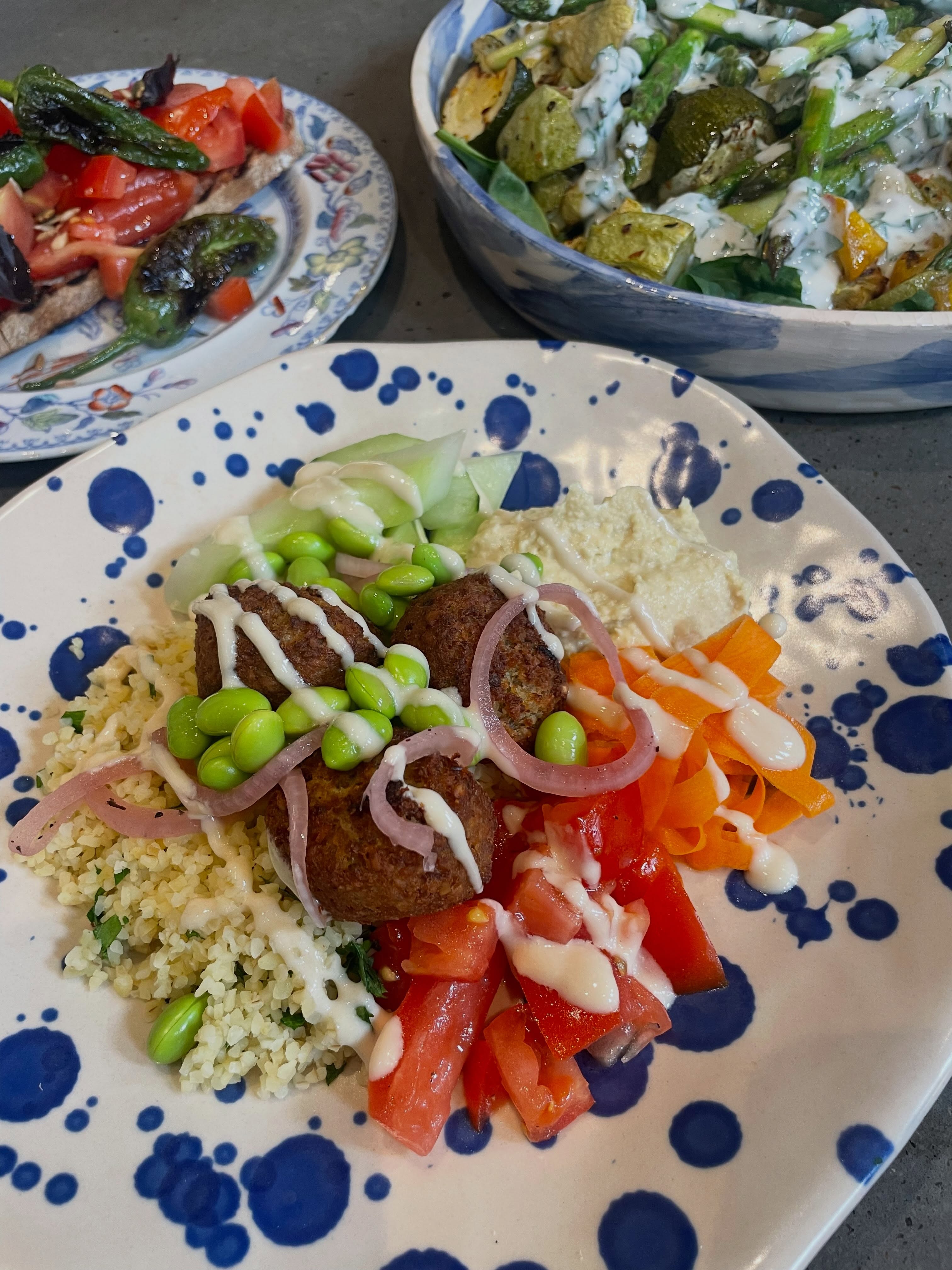 Some new dishes on the menu today!
Big thanks to @paradisecoop for all the delicious seasonal veg 🥬🫛🍅
Falafel grain bowl with pickled carrot, hummus, cucumber
Paradise mixed beans, tahini, dukkah
Tomato bruschetta, padron peppers
Roast squash, asparagus, spinach