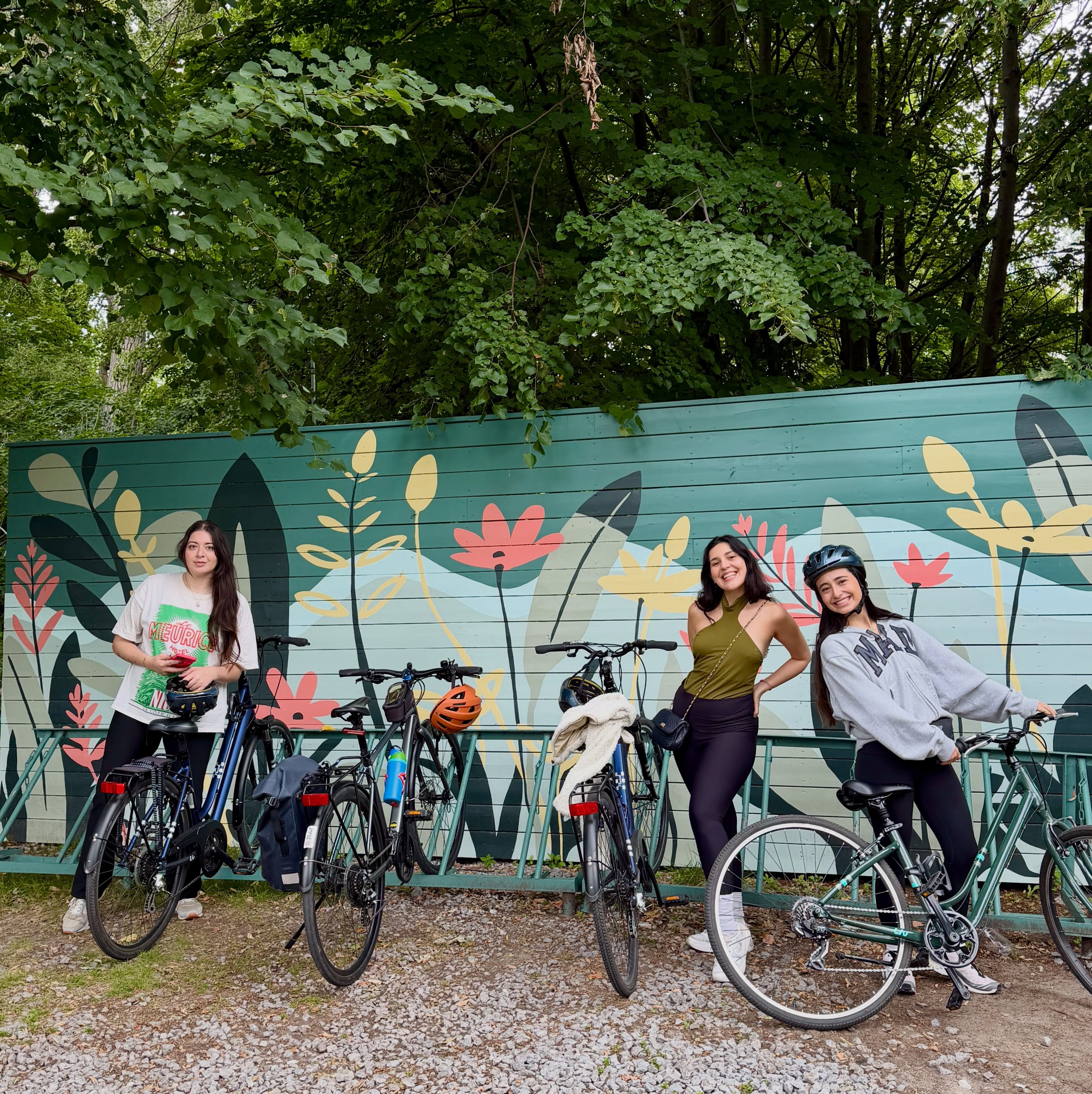 Toronto through fresh eyes 🇲🇽➡️🇨🇦🚲
We had the pleasure of hosting this crew of travel journalists from Mexico - they were ready to explore the city like locals. Helmets on, cameras ready, we explored the waterfront and the Toronto islands.
Breakfast at the @runawaycafeto received full marks for deliciousness! Come back soon!
📍Toronto, Ontario
#PedalToronto #TravelJournalists #DestinationToronto #ExploreToronto #CyclingTour
