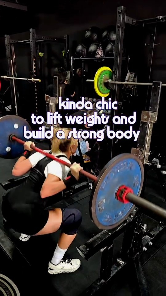 Kinda chic to lift weights, build muscle, and invest in a body that stays strong for life.💪🏼🔥
#gym #powerlifting #osteopenia #strenghttraining #fyp