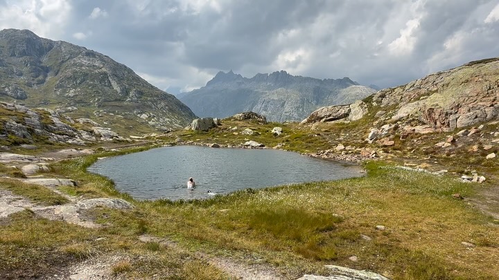 Sharing clear, crisp waters at 7,200 feet in the Swiss Alps August is always my recharge adventurous month!
31 days of:
• No TV
• No Facebook
• No watch
Just the open road across Europe in my little VW, chasing freedom in the fresh, crisp air of the Alps, swimming & kayaking in Switzerland's clear lakes and rivers, and waking up to views that no hotel could ever match.
What a pleasure it's been to share these moments with my little dog, Junior
Living off a one-ring gas stove and off the beaten track brought us into the heart of real adventure, and introduced us to some truly wonderful locals along the way. with my woof 🐶💦🩵#
#lovewater #switzerland #woof #mountain