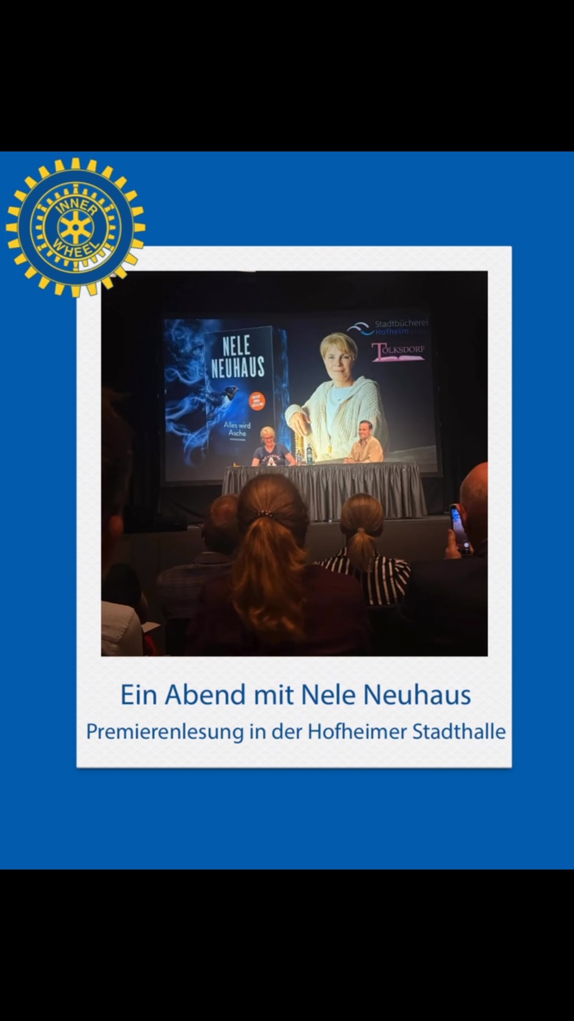 Ein besonderer Abend für unseren Inner Wheel Club Taunus 💛
Mit zwölf Clubfreundinnen und einigen Partnern waren wir bei der Premierenlesung von Nele Neuhaus in der Hofheimer Stadthalle dabei – einen Tag vor der Veröffentlichung ihres neuen Krimis „Alles wird Asche“.
Nele ist für uns eine ganz besondere Autorin: Sie ist die Tochter unserer Clubfreundin Carola und war bereits Gastrednerin bei unserer Charterfeier. Als Taunus-Bewohnerin lässt sie ihre Krimis in unserer Heimatregion spielen.
Durch den Abend führte Daniel Fischer von RADIO FFH – mit spannenden Einblicken, viel Humor und natürlich auch ein bisschen „morbidem Grauen“. 📖
Besonders schön: Der Abend fand zugunsten von FUSE e.V. statt. Der gesamte Erlös ging an den Verein – unglaubliche 16.480 € für die Unterstützung von Menschen mit seltenen und unklaren Erkrankungen. 💛
Ein wunderbarer Abend, der Literatur, Gemeinschaft und soziales Engagement miteinander verbunden hat.
#InnerWheelTaunus #NeleNeuhaus #Hofheim #FUSE #InnerWheel