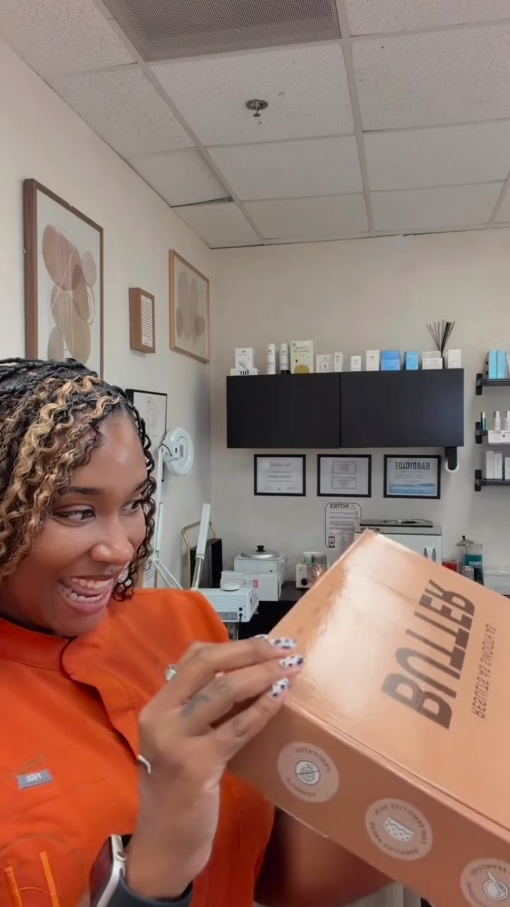I said I would NEVER use soft wax for a Brazilian…and look at me now 😭 I probably won’t use it for the entire service, but for the mound and inner thighs? Absolutely! Thank you, @bushbalmpro for pushing me outside of my comfort zone 🧈 #atlantaesthetician #unboxing #brazilianwaxatlanta #softwax #licensedesthetician