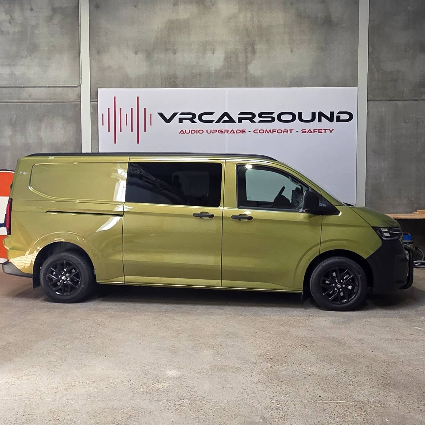 Een Ford Transporter of was het nu een VW Transit? Heb je 1 van deze ben je vast niet tevreden over de klank.
Gelukkig hebben we hiervoor de gepaste oplossing voor ieders budget.
Meer info: Gianni@vrcarsound.be
🎵 deur isolatie met #silentcoat
🎵 actief aangestuurde luidsprekers van #Boxmore
🎵8-kanaals DSP versterker van #Match
🎵#Helix subwoofer
🎵Professionele montage voor een optimaal resultaat.