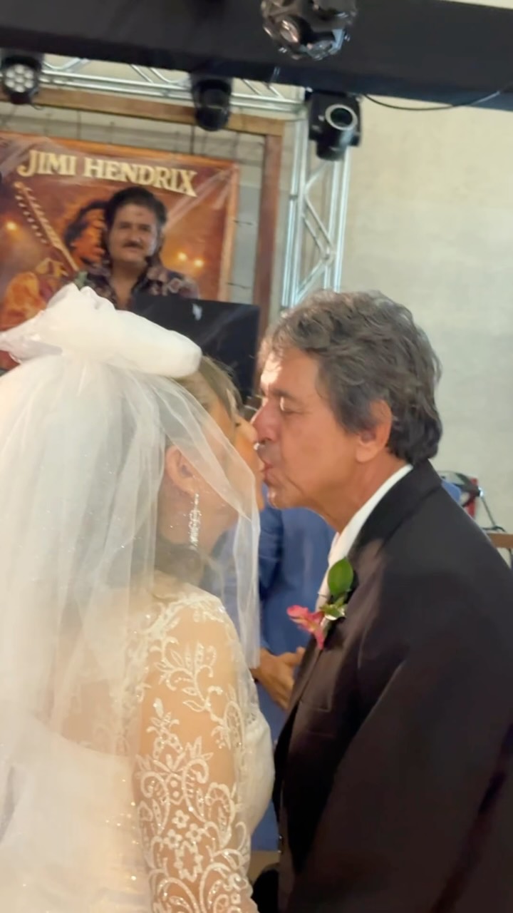 O “sim” mais esperado e inesquecível! ✨💍 O dia de hoje foi celebrado com muito amor e emoção em Indiara-GO, marcando o início de uma nova história juntos. ❤️🥂
👇 Deixe nos comentários sua mensagem de carinho para os noivos!
.
.
#casamento #indiaragoiás #noivos #amor❤ #díaespecial
