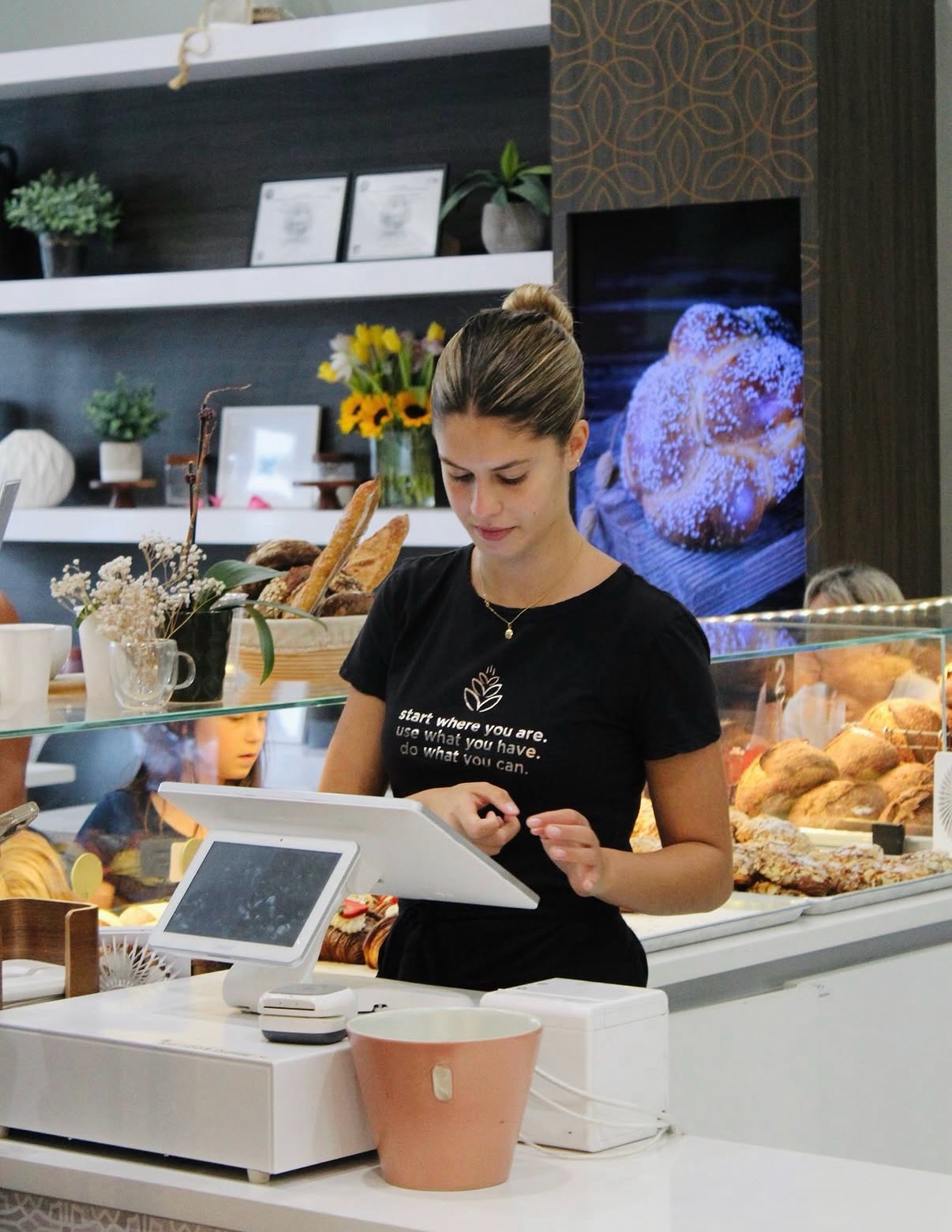 Every day we make things worth remembering. Come find yours.
our bread, your moment.