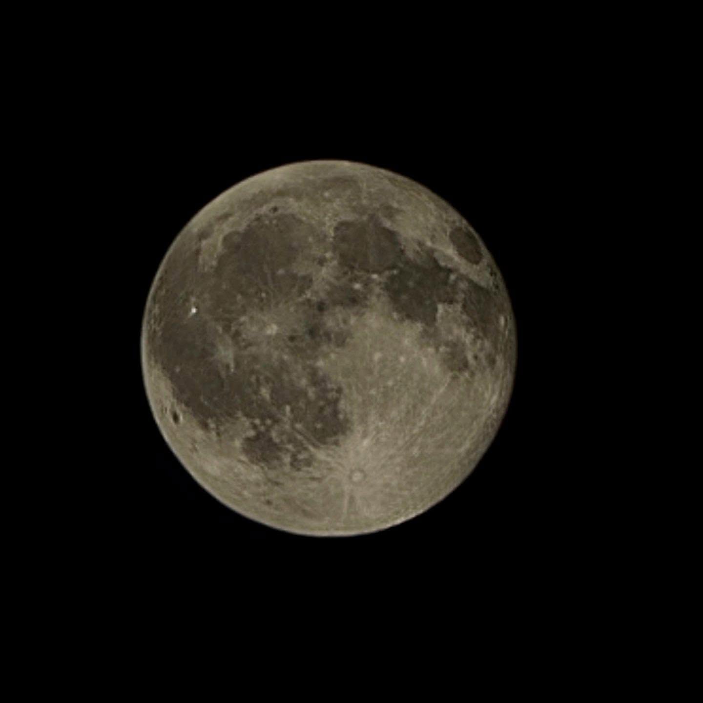 The Sturgeon Full Moon reminds us of resilience, endurance, inner strength and the importance of trusting our own instincts. A time to reflect on the seeds we planted, appreciate how far we’ve grown, release what no longer serves us and make space for what’s next. 💫
.
.
#SturgeonFullMoon #ThroughMyEyes