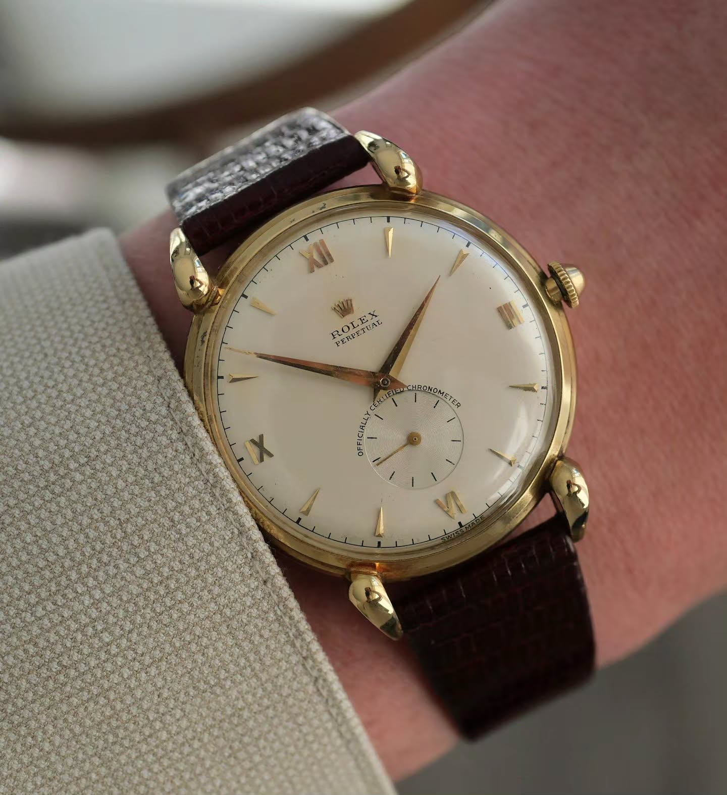 A beautiful piece of Rolex history.
This 1946 Rolex Oyster Perpetual Ref. 4396, featuring its iconic tear-drop lugs, is a true vintage gem. Already sold, but definitely one worth appreciating.
#Rolex #watch #gold