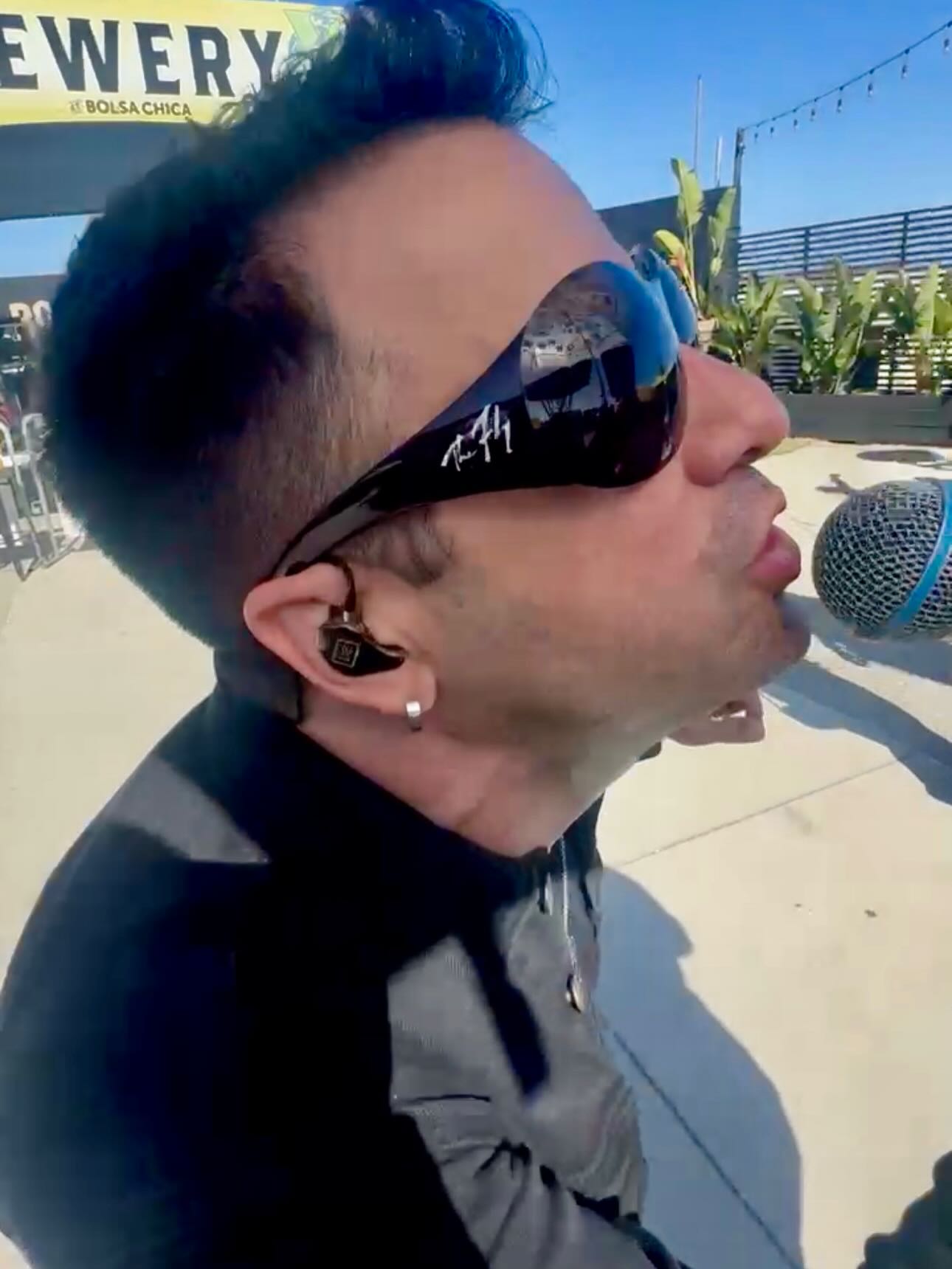 We’d like to thank everyone who came out to our Beach City Provisions show at Bolsa Chica State Beach in Huntington Beach last Saturday. Even though it was a hot day on the beach, we had a great time with you all, and hope to see you again very soon at another show!
📷 Lisa & Jennifer
-
#u2 #u2tribute #u2tributeband #u2lavation #beachcityprovisions