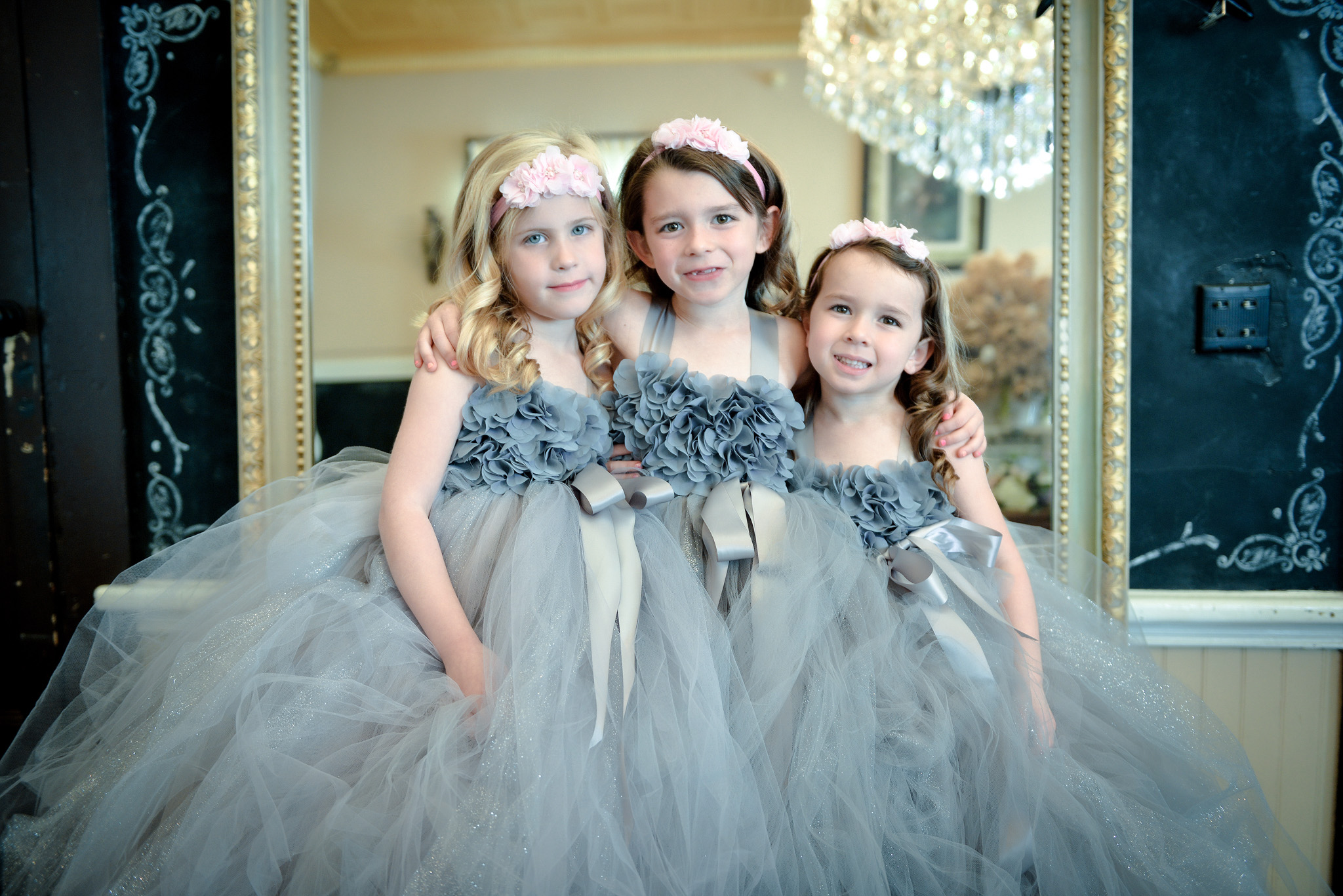 Official flower girl squad reporting for duty! 🌸 #flowergirls #weddingday #weddingphotographer #weddingphotography #weddingdetails #wedding #ovationphotographyanddesign #tulledress #bridalparty #littleprincesses #weddingdaymagic #wedinginspiration