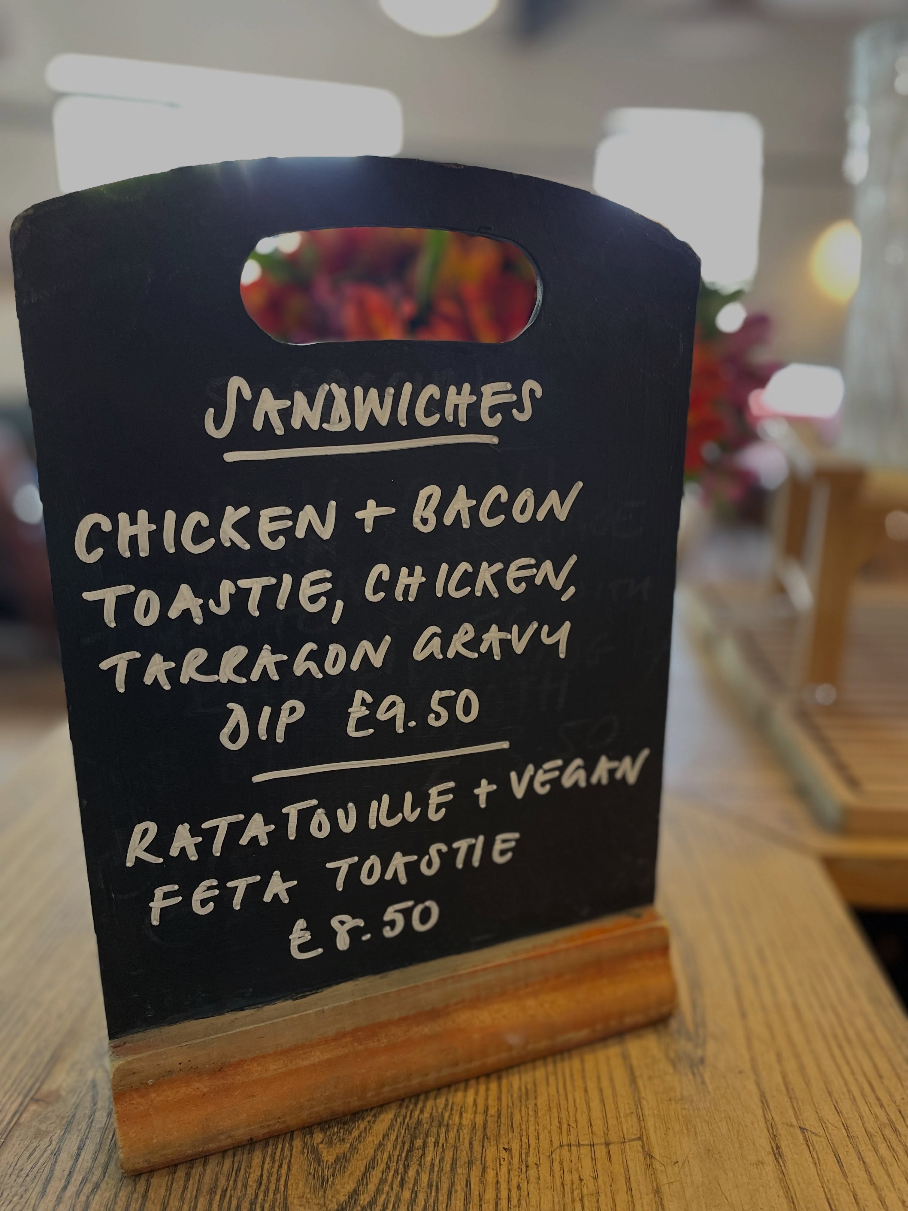 🥪 TODAY’S SANDWICHES 🥪
- Chicken & bacon toastie with a chicken & tarragon dip.
- Ratatoulle & vegan feta toastie.
#bristollunch #bristollunches #wheretoeatbristol #bristolpubfood #bristolgoodfood