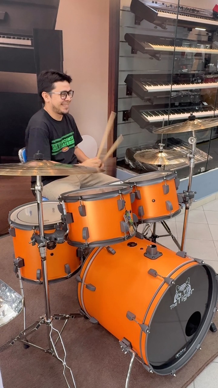 Mais uma do Esquenta do Encontro. Outro monstro na batera @andrio_dias 🔥🥁
Ele brinca de tocar bateria, faz parecer fácil 👌🏻👏🏻
🥁 Odery The Tiger
✨ Andrio Dias
🎶 Enter Sandman - Metallica (1991)
Dia 20 de Setembro turma, IX Encontro de Bateristas de Manaus ✨🥁