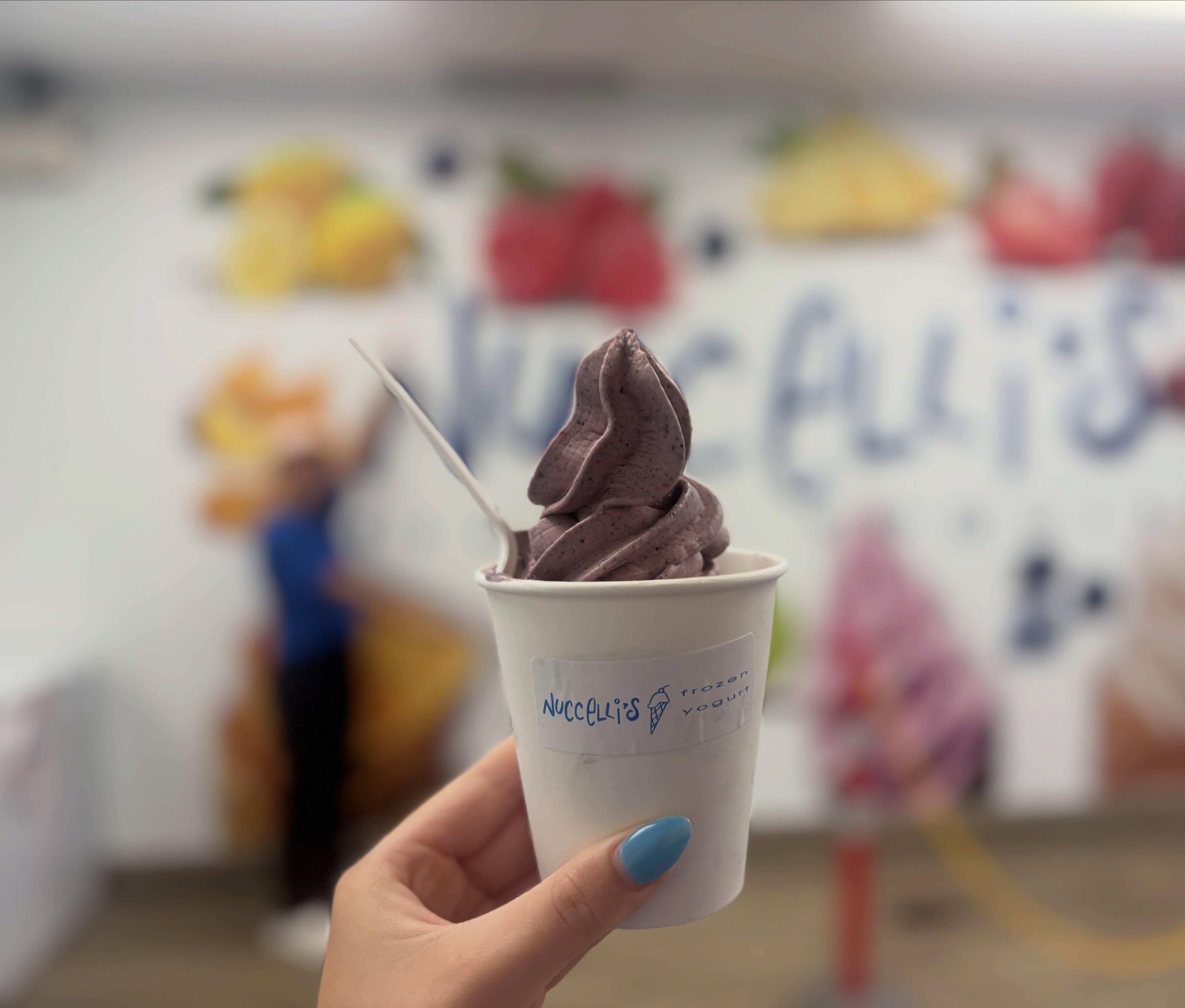 Just a little Blueberry & Oreo frozen yogurt to spice up your Tuesday afternoon 💙☀️
🕘Open until 9:30pm tonight
#essexcountyeats #IceCream #FrozenYogurt #YQGBusiness #yqgfood