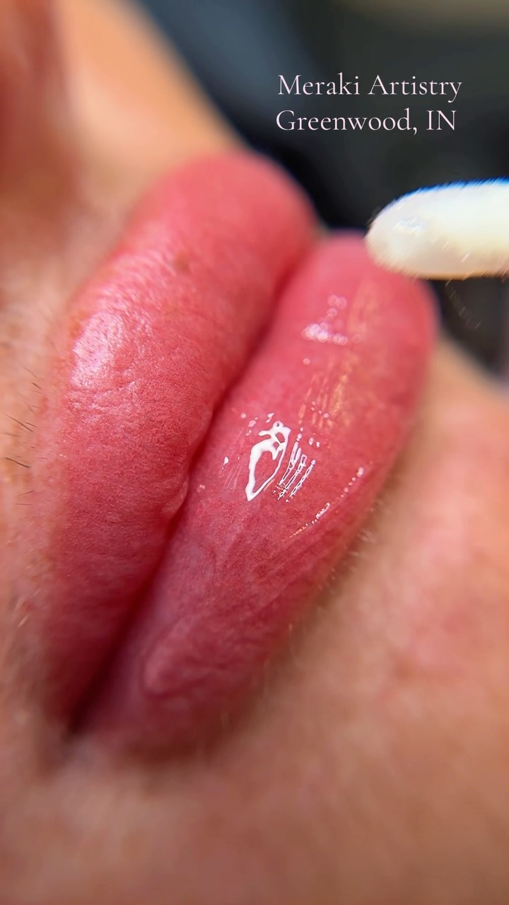 Lip Blush is a progressive treatment to reach your goal color, but when we finally reach it, it is truly so satisfying ✨
#lipblush #pmu #liptattoo #indypmu