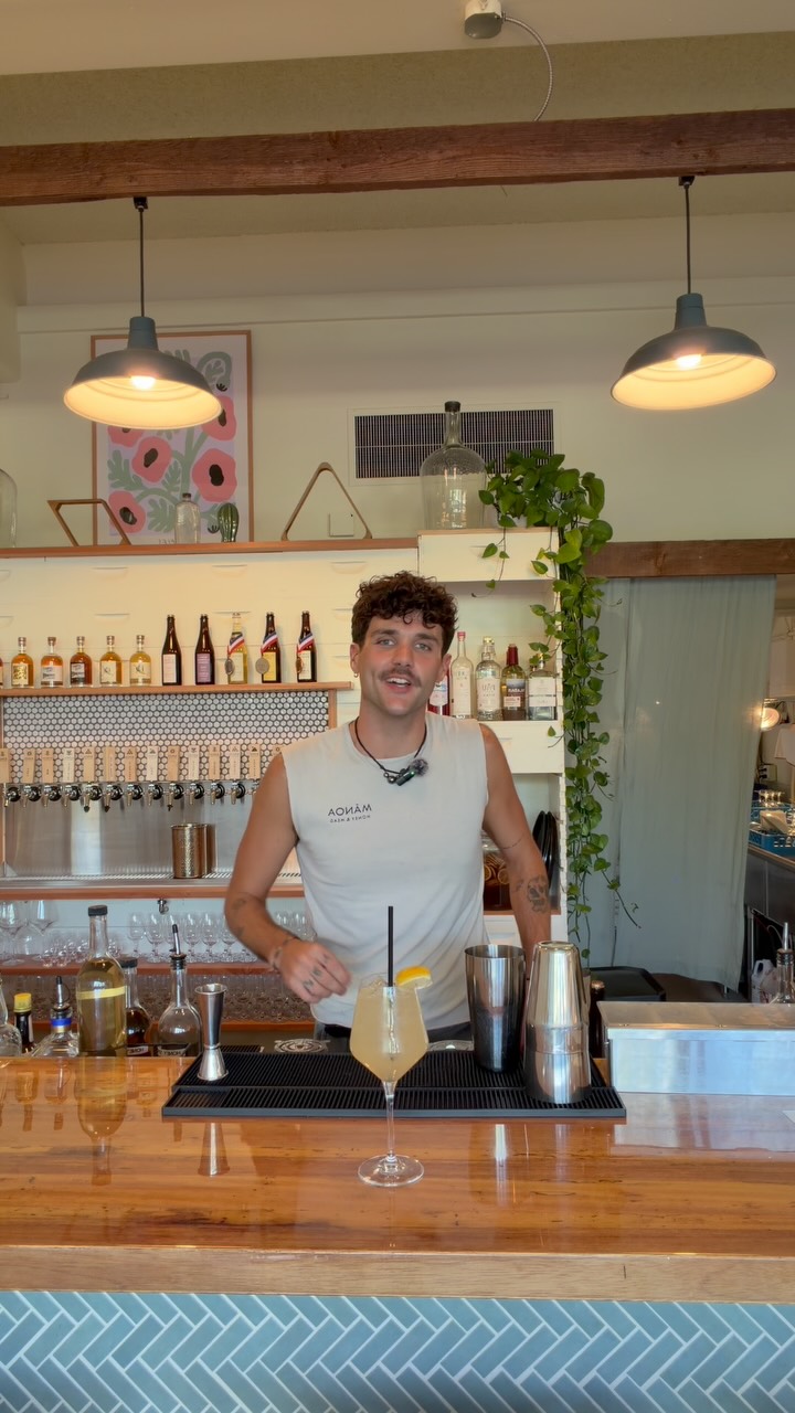 So many people have been asking, “How do you make this?!”
Austin felt kind enough to let us in on his recipe for the Koko Head 75.
You can try to recreate it at home, but Austin makes them the best! Come sit down, grab a drink, and ask Austin any questions you have about cocktail making!
#manoahoneymead #mead #honey #thehoneybar #oahu