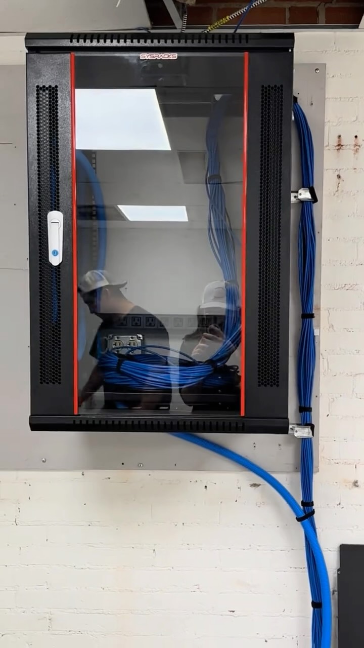 POV: Our team is putting together and installing a new data rack for a new business here in Lubbock TX! 🔧👷🏻
At Cielo Systems, we take pride in keeping every detail clean, organized, and built to perform. Stay tuned for more behind-the-scenes action from this project!
#CieloSystems #DataRack #POV #StructuredCabling #TechInstallation