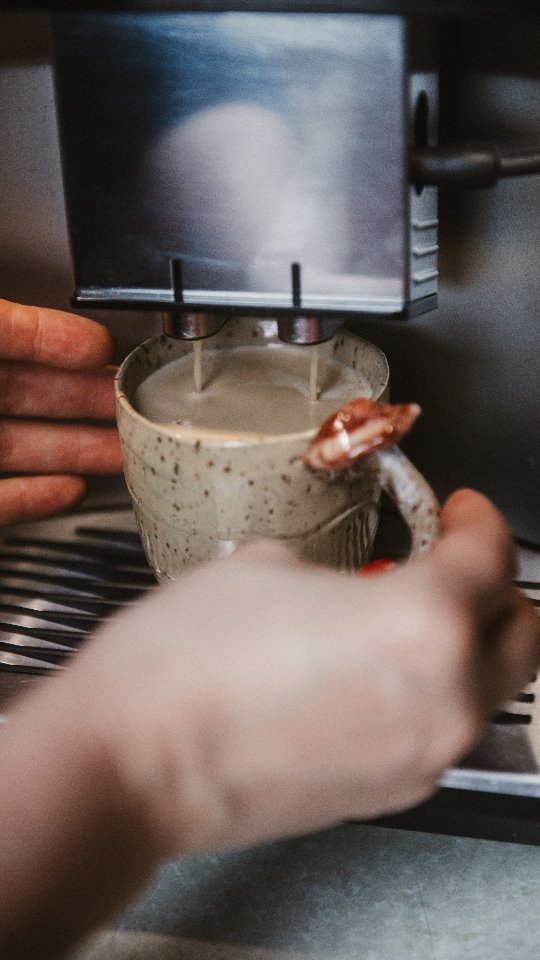 Good morning ☕🍄✨
Starting Friday slowly — coffee poured into my favourite little mushroom cup, a quiet moment before the day begins, and a reminder that the ordinary can still feel special.
Handmade ceramics are made for these little rituals: warm coffee, slow mornings, and something beautiful in your hands. 🤎
And yes… autumn is already hiding in the details. 🍂🍄
What’s your perfect Friday morning ritual — coffee, tea, or something else?
#HandmadeCeramics #MushroomCeramics #SlowLiving #KeramikDeutschland #HandgemachtInDeutschland