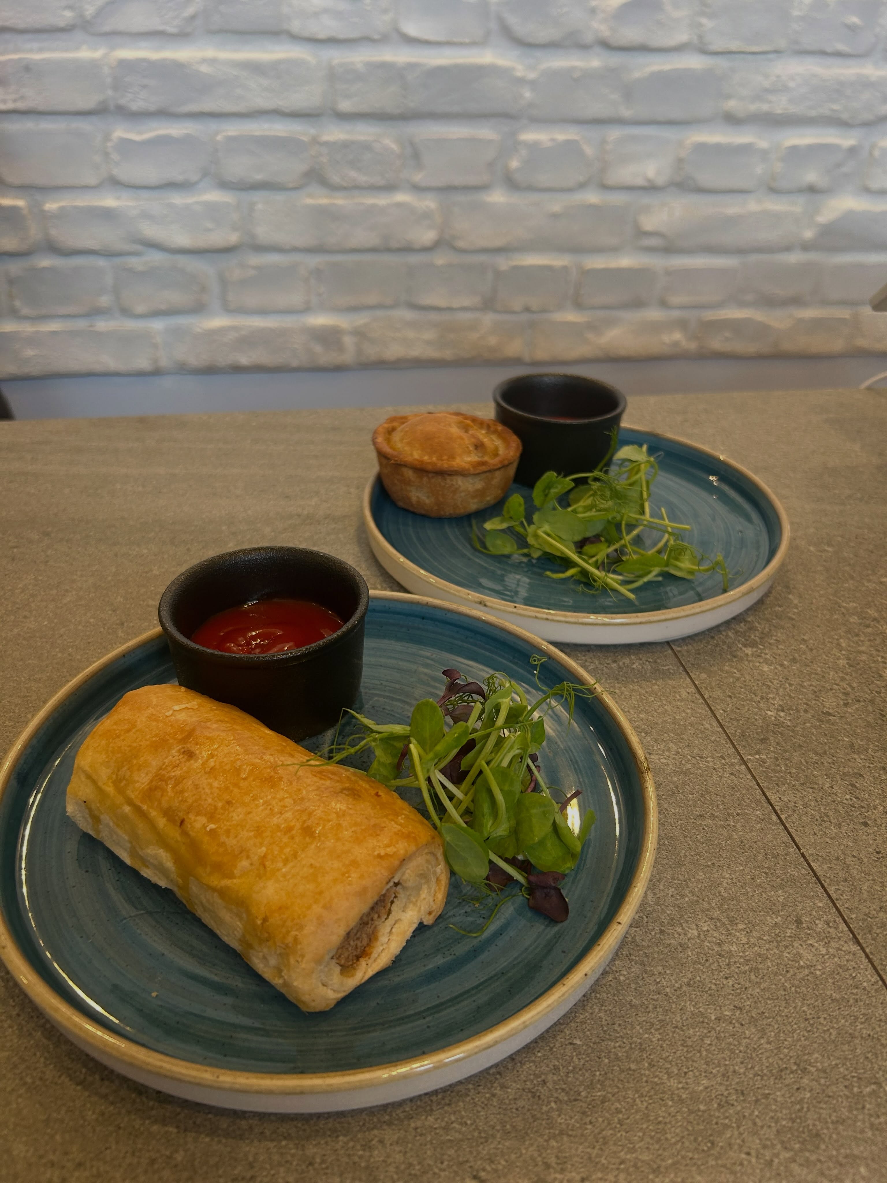 Selling Dawsonās famous pork pies & sausage rolls!
Come grab a couple to eat in or takeaway š