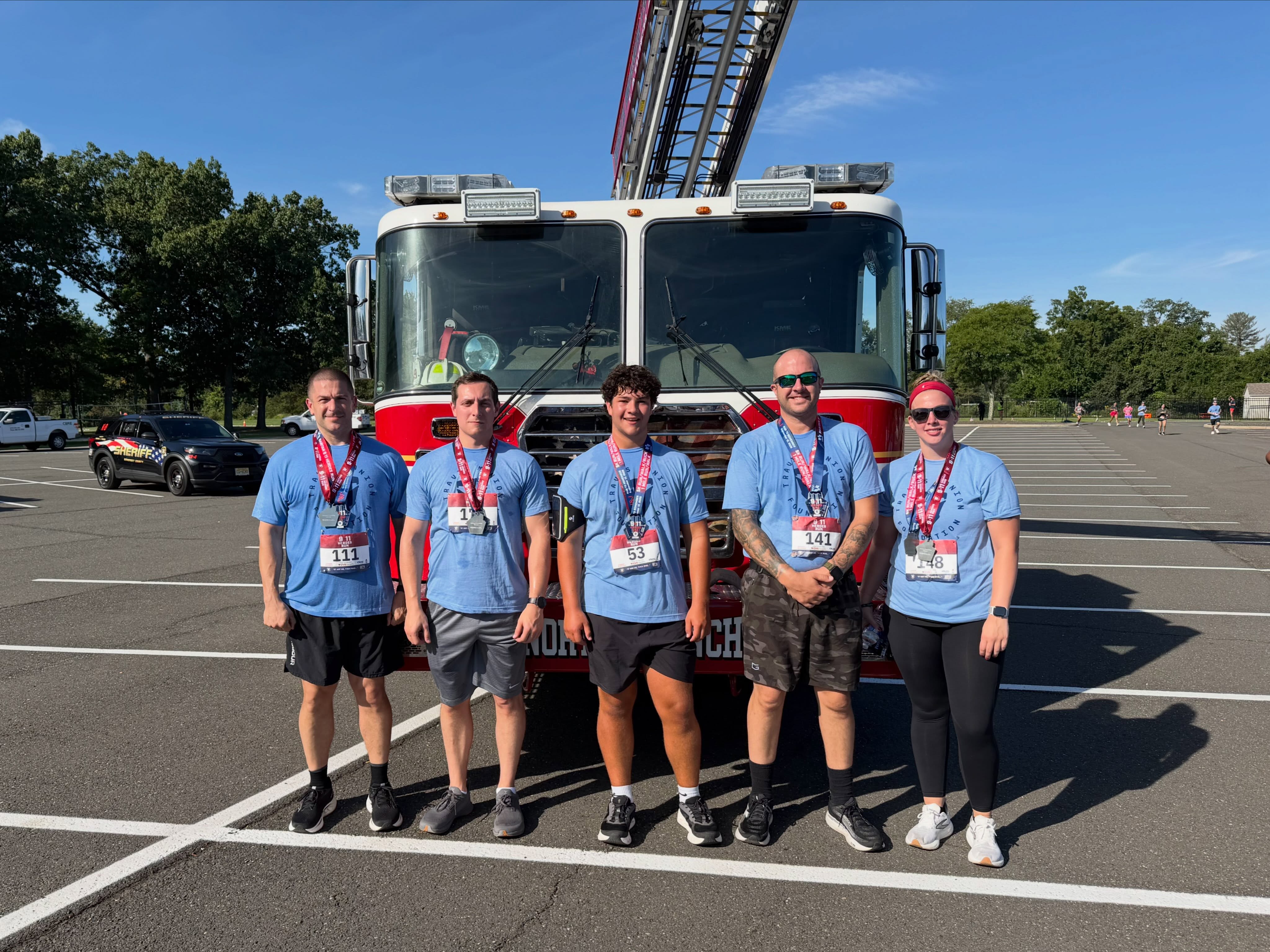 Team NBVFC was proud to participate in the Travis Manion Foundation 9/11 Heroes Run this morning. Members ran the 5K while Ladder 49 proudly displayed the flag 🇺🇸