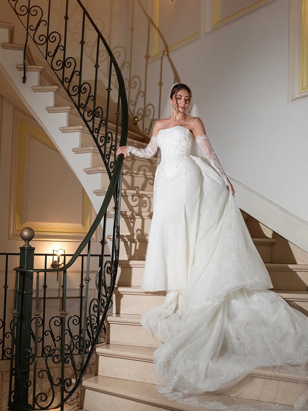 Our bride, @shirleynotmary, looked so beautiful in her gown. Elegant, effortless, and completely radiant. 🤍
Congratulations, Shirley!
-
Photographer: @alexiszuritaphoto
Wedding Planner: @humadieventos
Makeup: @novias.caroobando
#LaReverieBridal #RealBride #MiamiBride #LuxuryBridal #BridalStyle