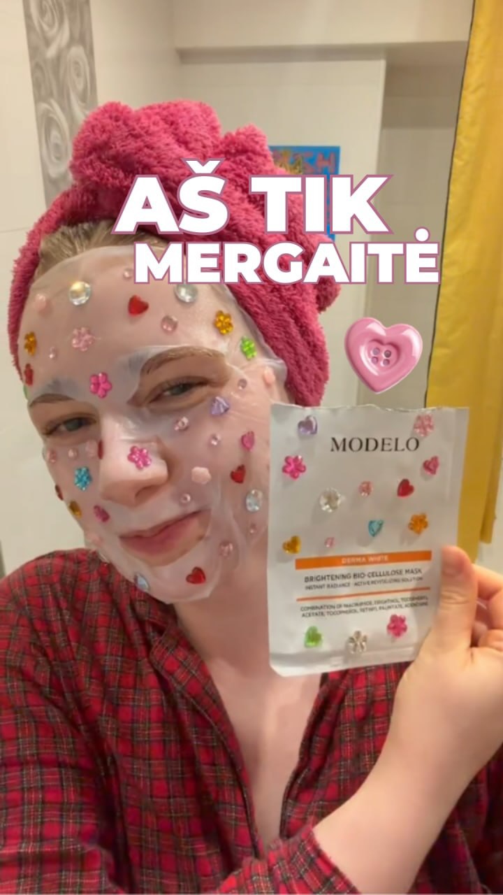 2 savaites ant stalo “marinavau” tuos blizgučius 😅 Galiausiai pamačiau, kad @karolinameschino šoko į šitą trendą, tai sakau ir man reikia 😁💗
Korneliškiausias trendas ever! 💗✨
Skincare+blizgučiai=happy life
Jeigu norite Layers.lt siuntas gauti su blizgučiais - JŪS MAN TIK PASAKYKIT 🌸
#kosmetologe #veidopriežiūra #odospriežiūra #bedazzle