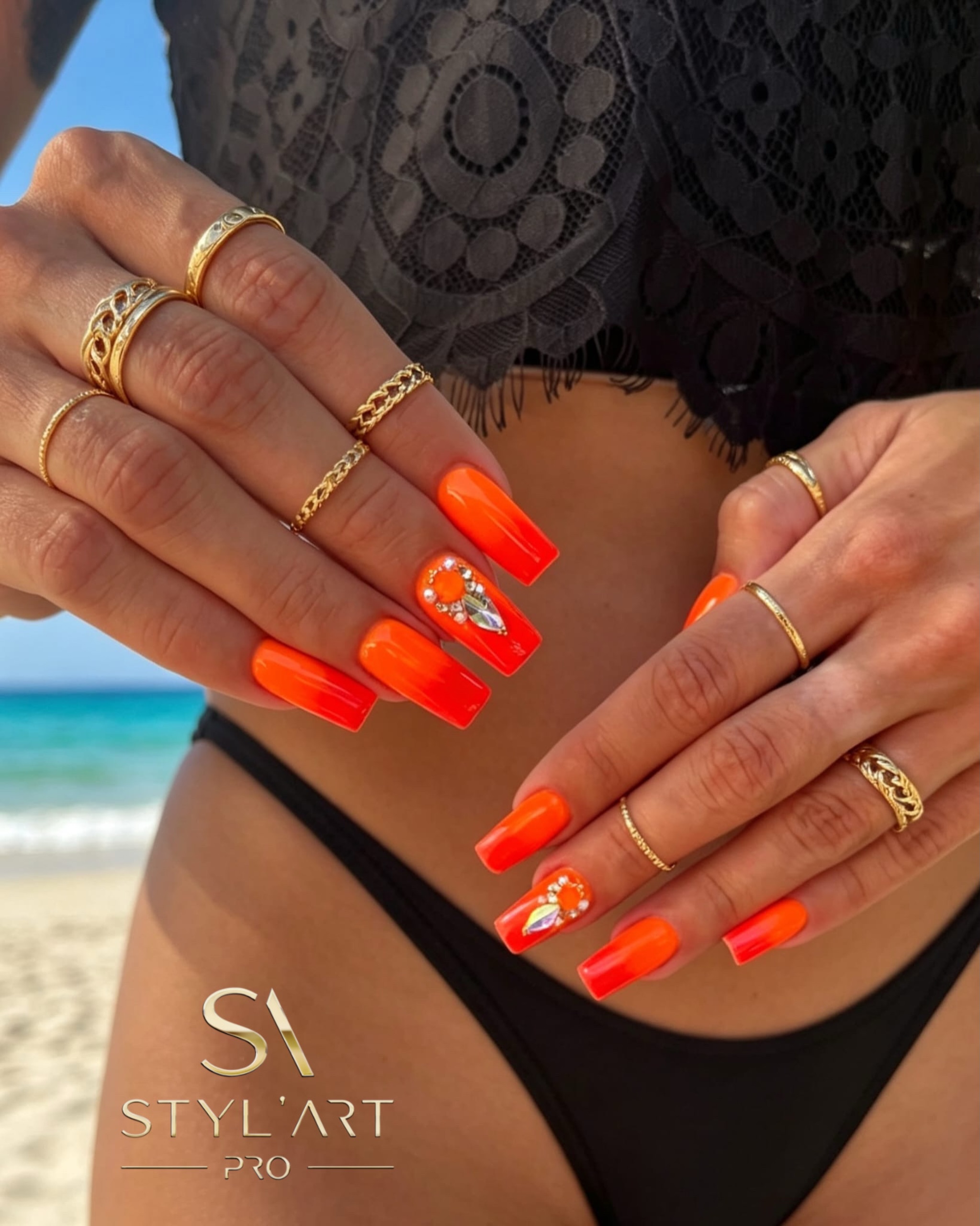 SUMMER VIBES 🌅
Une pose vitaminée réalisée par notre ambassadrice Tiffany @tiff_nailsbeauty , avec un dégradé ultra lumineux parfait pour en mettre plein la vue cet été 🧡🩷
Références utilisées :
• Gel Tixo Blush
• VSP Sunrush & Pink Energy
• Finition Crystal Shine
Une combinaison qui sent bon le soleil et les vacances, qu’en pensez vous ? 🏝️