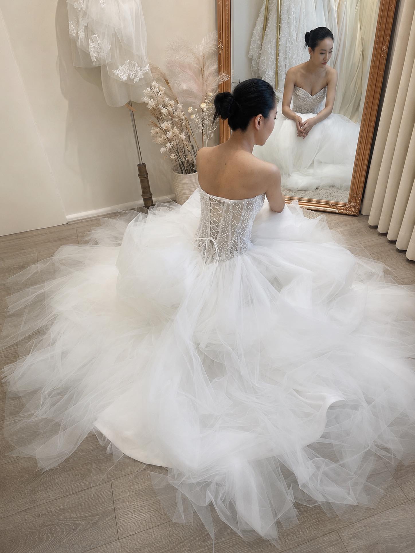 🤍🤍🤍
「New Arrvial」
One little turn, and I was completely mesmerised. 🤍
She was simply trying on her wedding gown,
and when I turned around, I caught this moment.
The layers of tulle softly falling around her,
like clouds gathered beneath her feet. ☁️
For a second, it felt like watching
a little fairy sitting quietly among the clouds.
No posing. No preparation.
Just one completely unintentional, beautiful moment.
Sometimes, the most magical bridal moments are the ones we never planned. ✨
#melbournebridal #weddingdress #weddingdressdesigner #joysbridal #melbournebridalshop