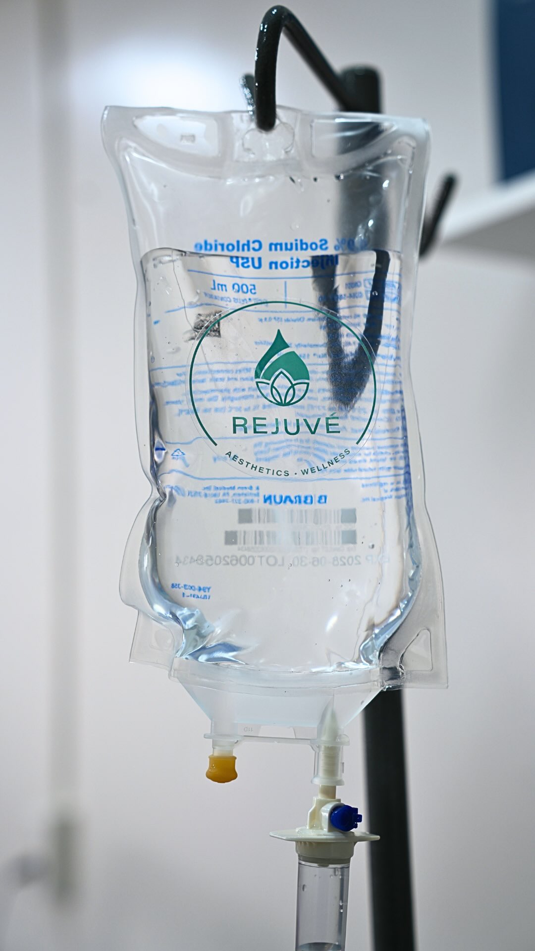 👩⚕️Your skin’s glow starts way deeper than your bathroom shelf.
Your skincare routine matters...but healthy-looking skin is also connected to hydration, nutrition, and what’s happening throughout your body.
💧Our Rejuvenate IV Drip—a wellness-focused blend featuring:
🍊 Vitamin C — supports normal collagen production + antioxidant protection
✨ Glutathione — a powerful antioxidant that helps protect cells from oxidative stress
⚡B Vitamins — support normal cellular energy metabolism
🌿Minerals— help support essential functions throughout the body
💧IV Hydration — delivers fluids directly into the bloodstream for hydration support
Think of it as supporting your glow from another direction.
Your serums and SPF take care of the outside. Your overall hydration, nutrition, and wellness help support the body underneath it all.
Because healthy-looking skin isn’t built from one product, treatment, or ingredient. It’s part of the bigger picture. 💖
Ready to add a little inside-out support to your routine? Ask us about the Rejuvenate IV Drip. 💧
#hawaiiaesthetic #medspahonolulu #hawaiimedspa #hawaiiaestheicnurse