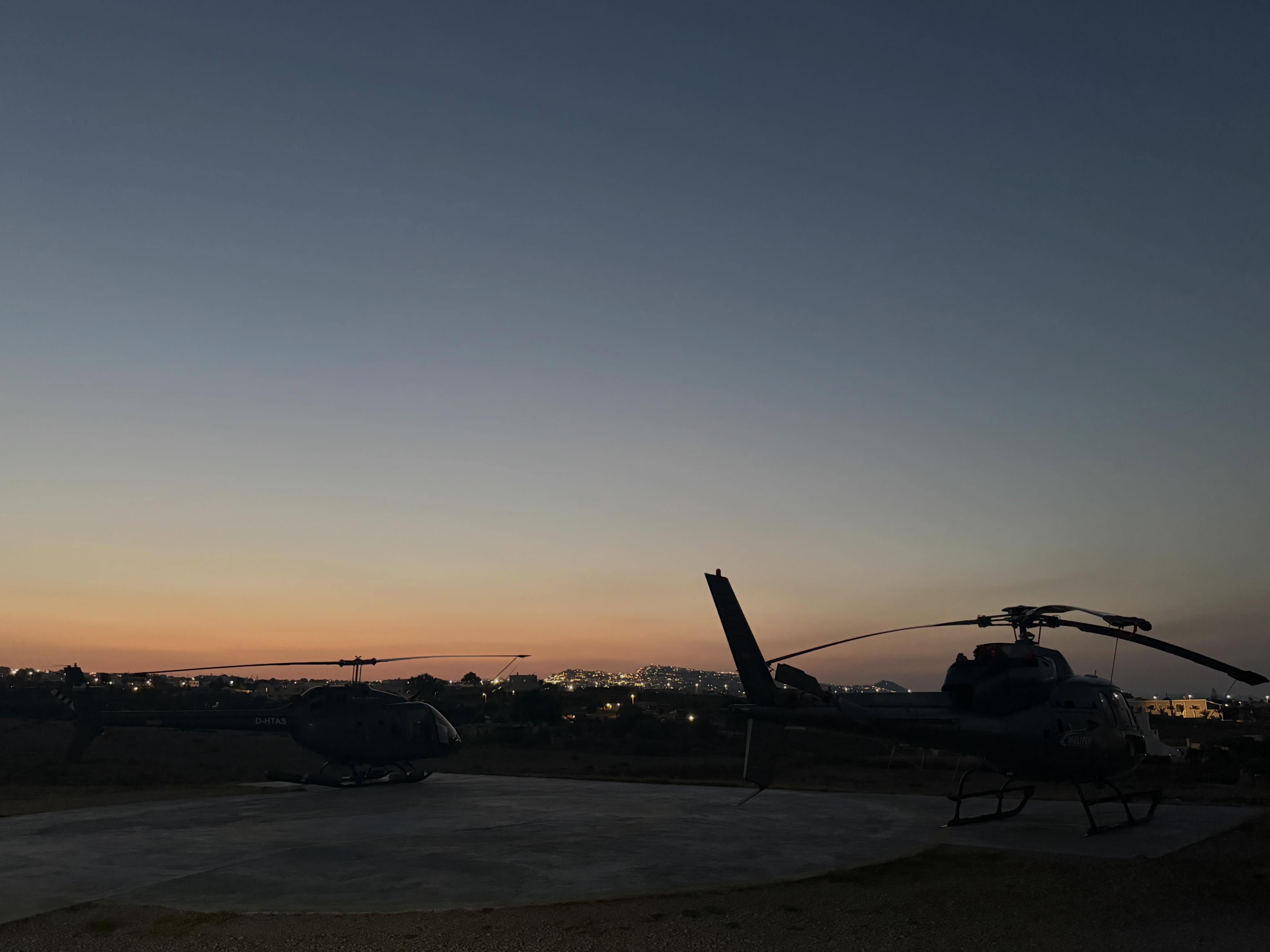 Kalinichta, Santorini! 🌙🇬🇷🚁
Our beauties are ready for the next flights over Greece! ✨
Ready to take off and explore the Greek islands from above? 🇬🇷🚁 #heliflyhelicopterservice #santorini #greece #kalinichta
