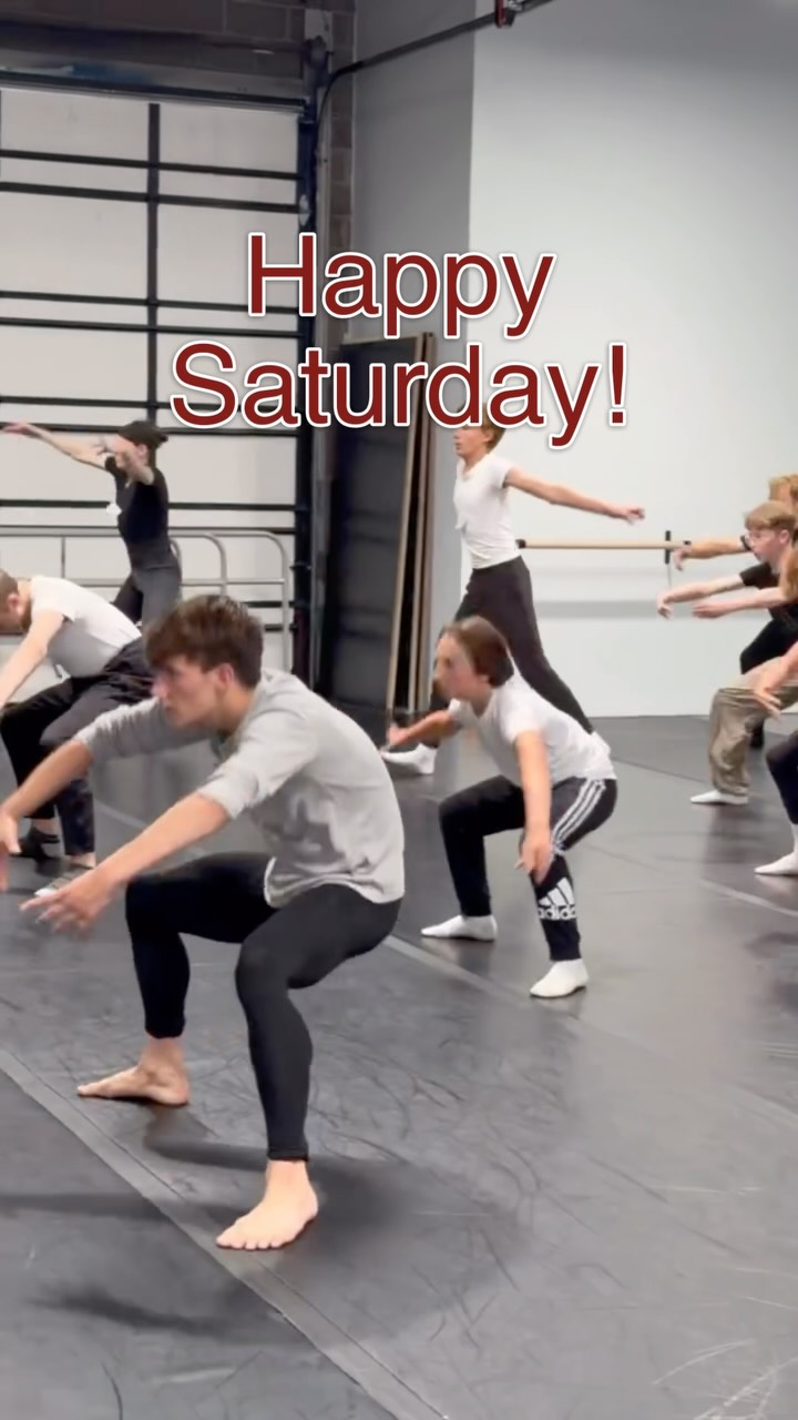 Movin and groovin! A clip from contemporary/modern class with teacher, Martez Mckinzy. Happy Saturday everyone! π #themaledanceconnection #maledancer #ballet #contemporary #dance