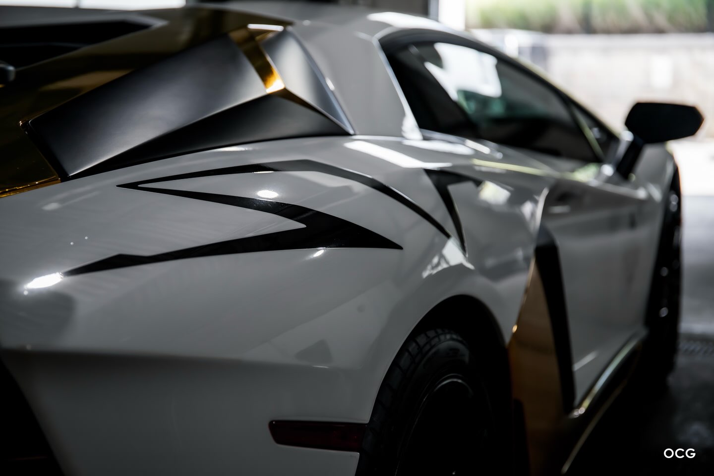 Sharp geometric lines, and multi-spoke center-lock wheels. Timeless design from every angle.
#OCGDetailing #Lamborghini #AventadorSV #SuperVeloce #V12 TorontoCars Markham ExoticCars CarPhotography
