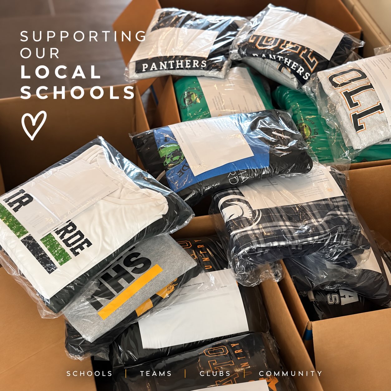 BMI 🏔️ Another round of school orders packed and ready to go. 🤍 @novatohigh.xc @ollnovato @sanramonpta @sinaloa_spartans_ptsa @lvbearsrock
Proud to support our local schools, teams and communities—one order at a time.
#BattleMountainInk #shoplocal #SchoolSpirit #MarinCounty #customapparel