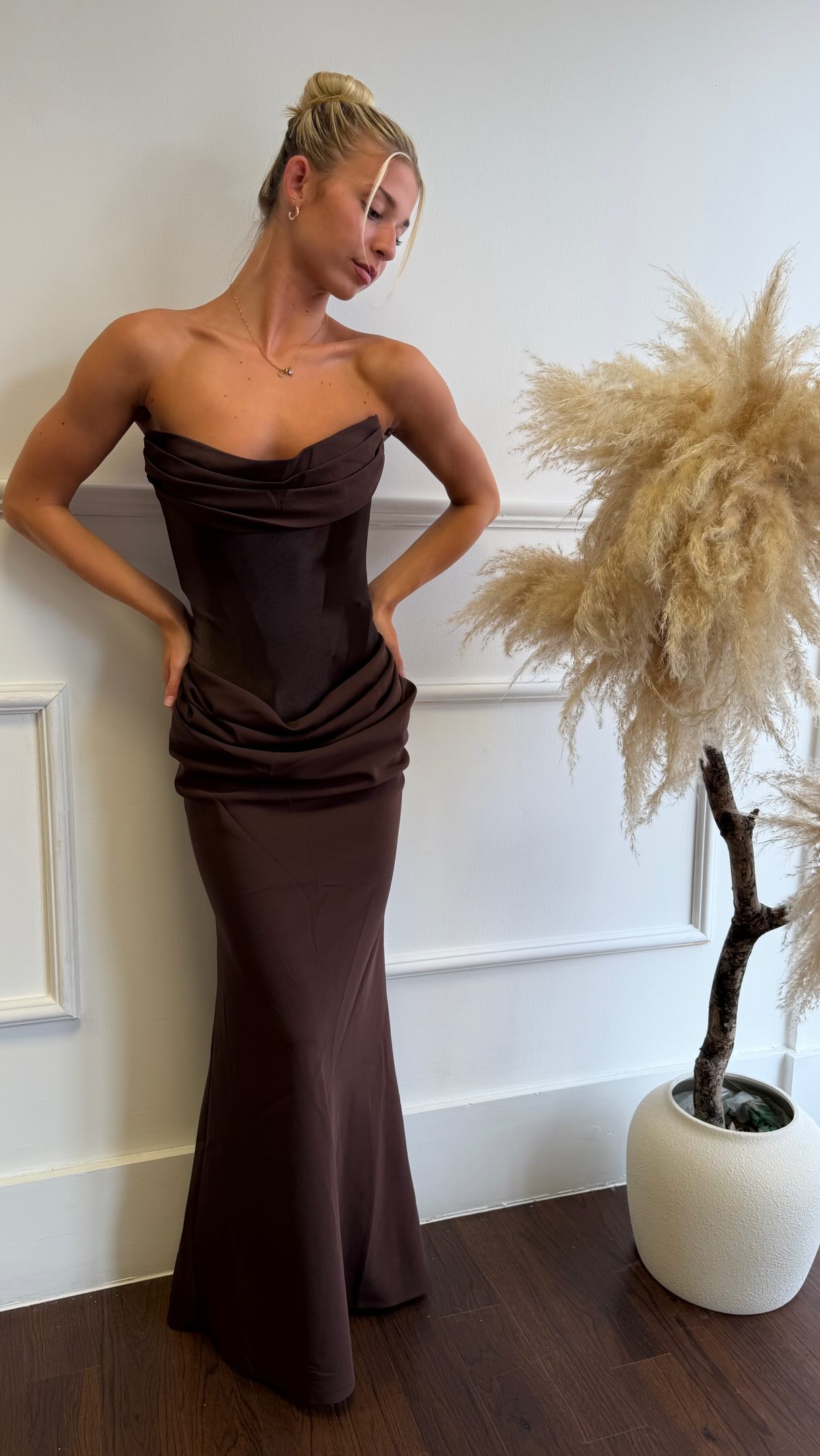 IT GIRL COLOUR: EXPRESSO 🤎
It’s officially starting to feel like fall 🍂 and we have the perfect colour for all our autumn events.
Style available via our website or in-store ✨