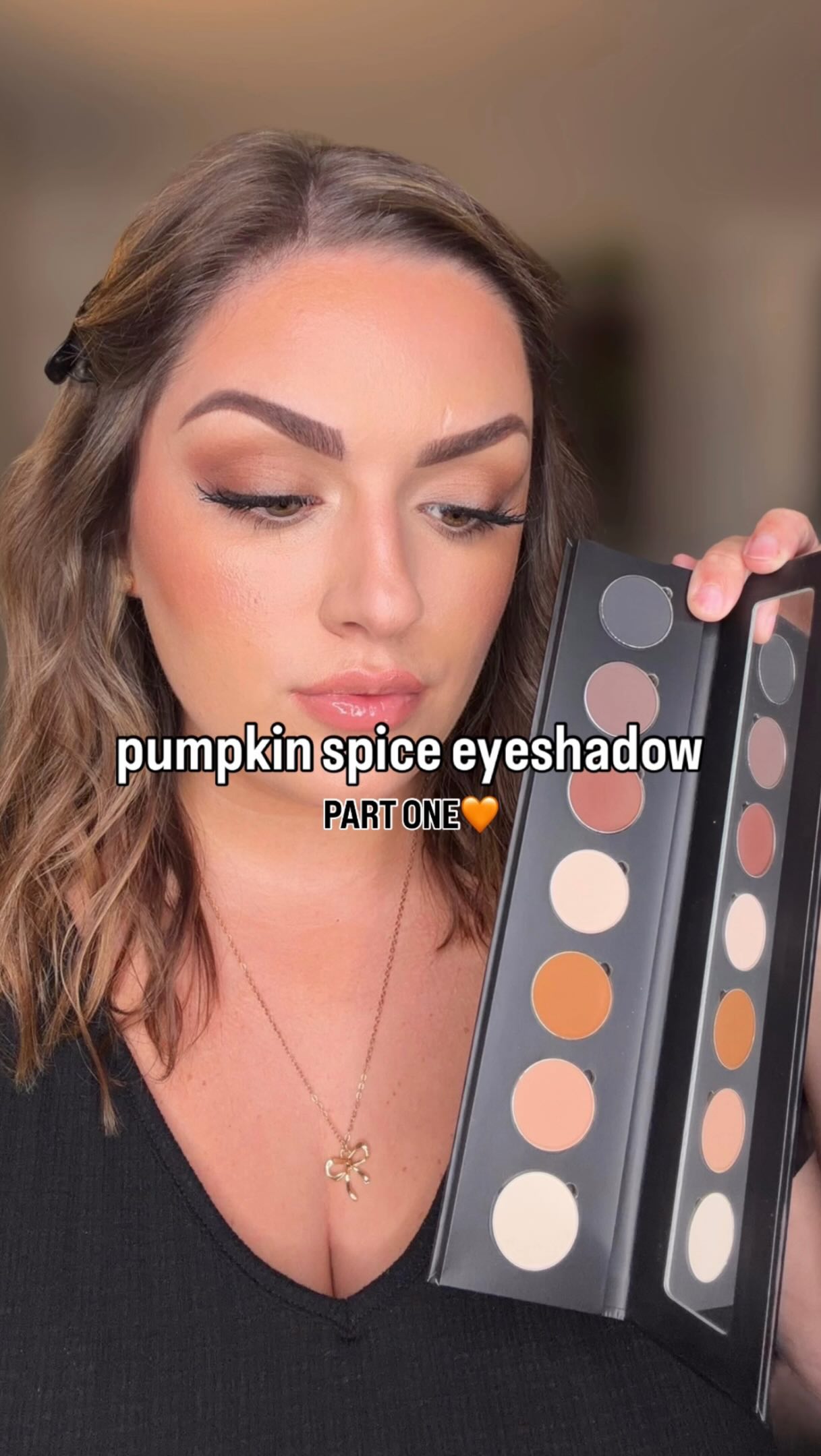š§”Pumpkin Spice Look 1 ⢠Soft, Everyday
The first look from our limited-edition Pumpkin Spice Mineral Eyeshadow Palette is soft, warm + incredibly wearable.
This is the kind of fall eye you can wear literally anywhere, anytime!
And it only takes THREE shades:
⨠Shade 2 through the crease
⨠Shade 4 all over the lid
⨠Shade 5 lightly on the outer corner
The result is a soft, rosy-brown eye with just enough warmth + definition to make your eyes pop without feeling overly done!
Our Pumpkin Spice Palette includes 7 coordinating mineral shades that blend beautifully together, so consider this just the beginningā¦š
šæALWAYS formulated without parabens, phthalates, petroleum, sulfates + toxic chemicals.
ššComment āPUMPKINā for the link!
ā
#pumpkinspice #fallmakeup #falleyeshadow #nontoxicmakeup #nontoxiceyeshadow