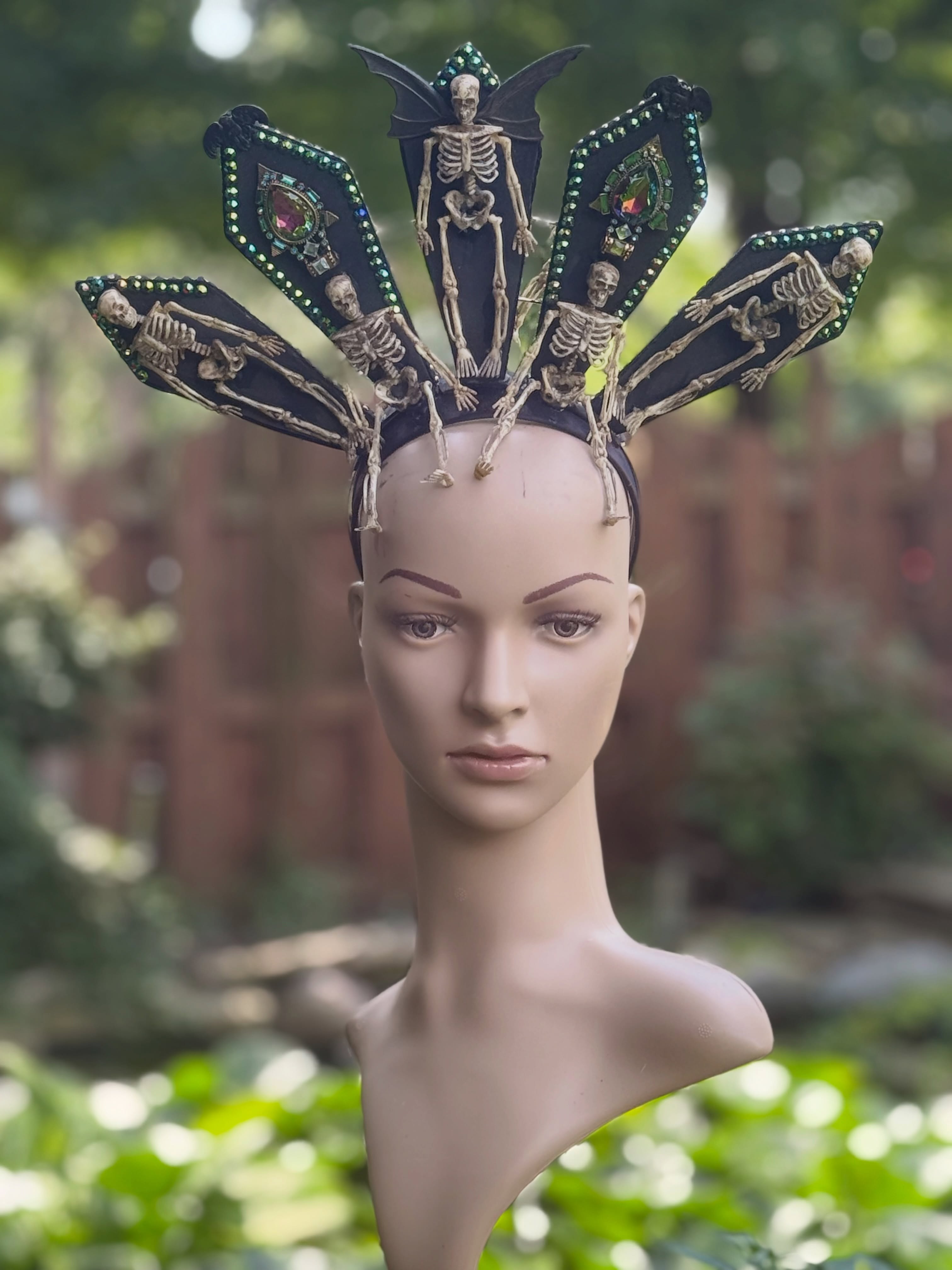 Now available Thrown of the Dead Headdress #WearableArt
#FantasyHeaddress
#GothicFashion
#SkeletonArt
#CoffinAesthetic
CosplayAccessories Festiva Headpiece DarkFantasyDesign
HandmadeHeaddress
SiminsCreations