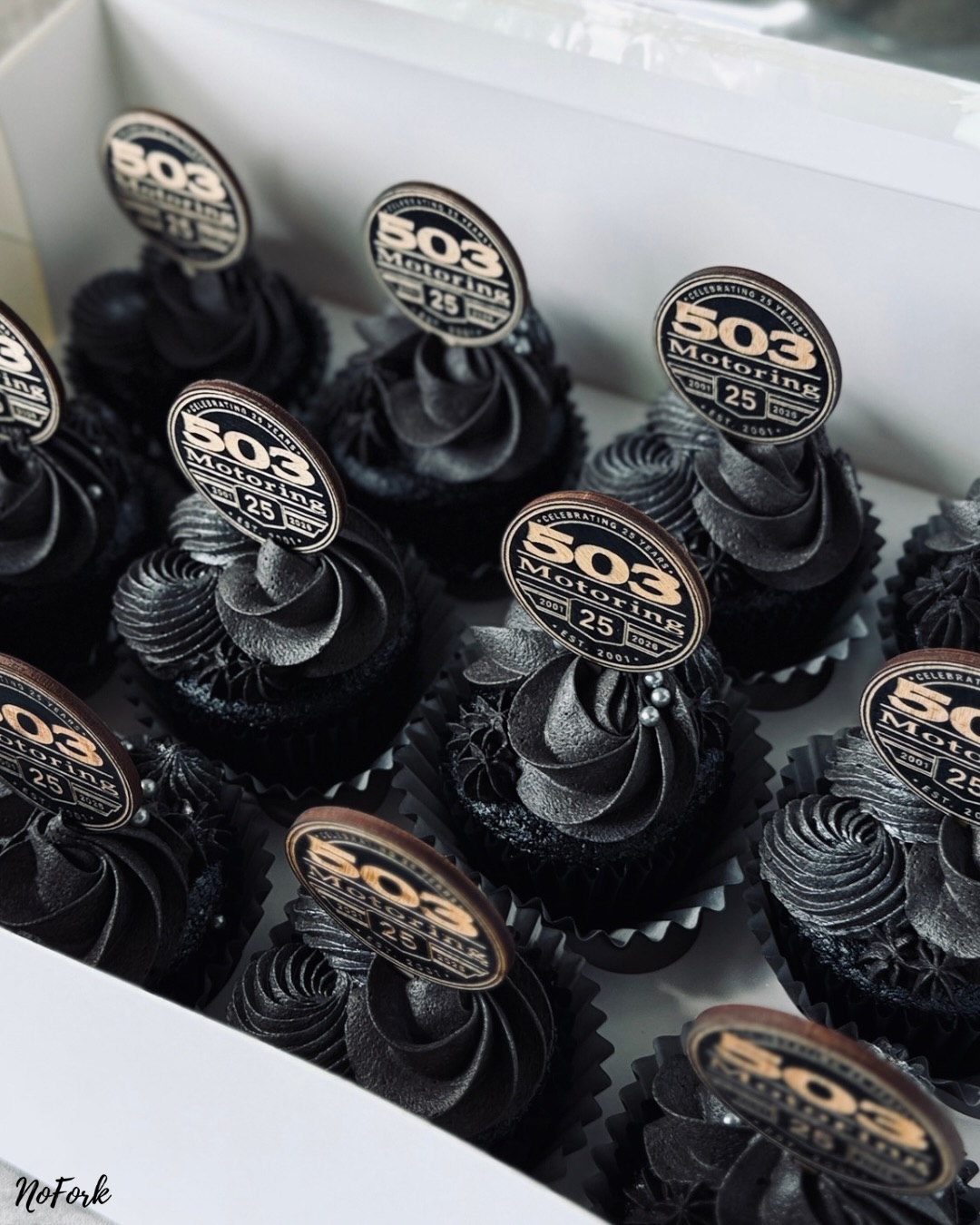 Part Two: Let there be cupcakes!🧁🖤
When @503motoring calls you for their special 25th birthday dinner desserts…you answer the call 🛞🎂📞
Congrats @503tim on your amazing milestone & not slowin’ down on the road ahead 👊🏼🏆🏎️
Special shoutout to @three.arrows.creative for getting these wooden picks lasered lightning speed for us!🔥
#nofork #celebratingmadeeasy #eatwithyourhands #noutensilsrequired #custombakery