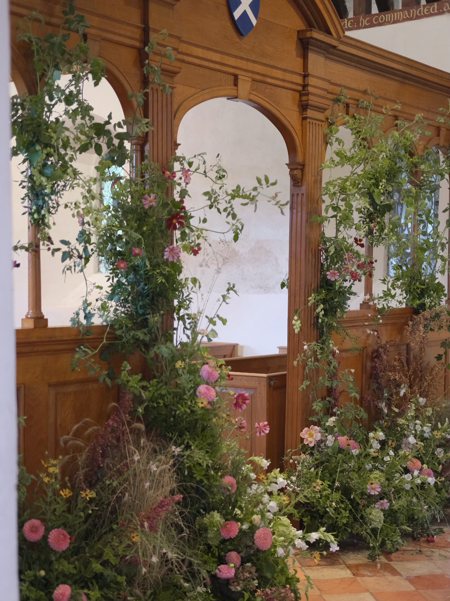 A sweet, intimate church filled with the best of Augusts blooms for Serena and George. The most laid-back bride, giving full freedom to create. Filled with tomato vine and pelargonium, It has been such a joy to make 🌿🍅
Norfolk wedding
Seasonal flowers
Norfolk florist
August wedding