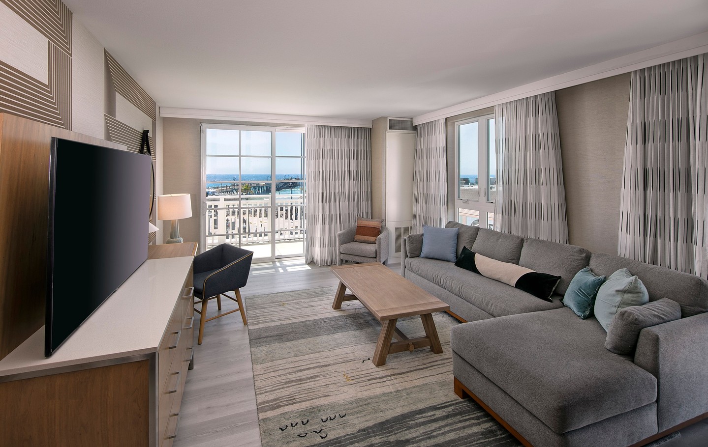 More room for two. ๐ค๐
.
Slow mornings, breakfast together, plenty of space to unwind, and Pismo Beach waiting just outside.
.
When the room feels this good, there's no need to rush out the door. โจ
.
๐ฅ Make your next getaway a stay for two at Inn at The Pier. Click the link in bio to book.